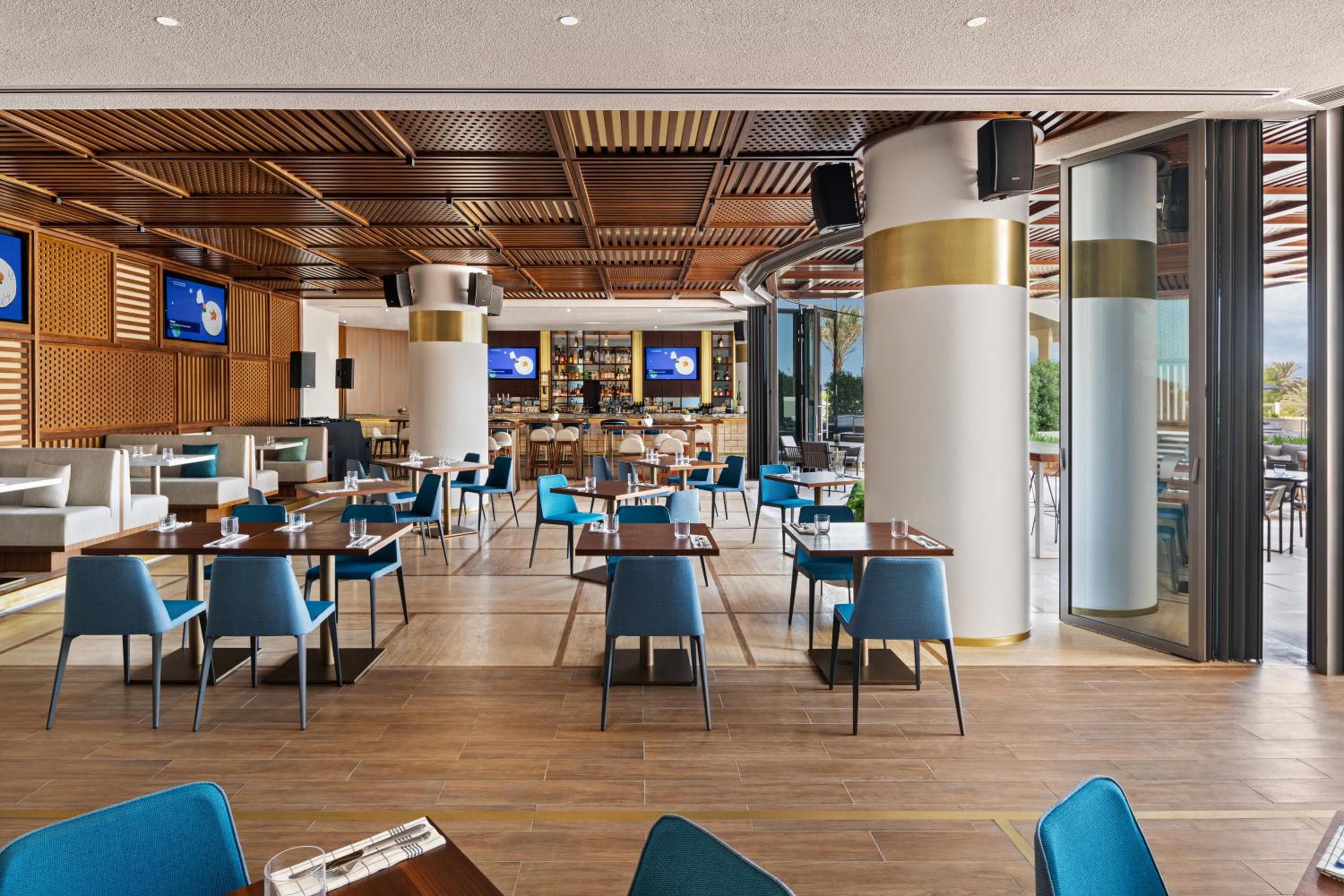 JA Lake View Hotel, Dubai — 14
