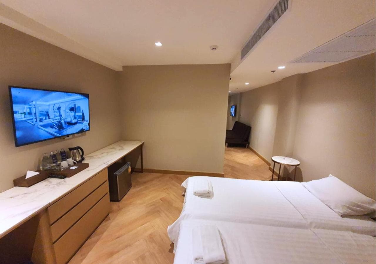 Away Bangkok Riverside Kene — 10
