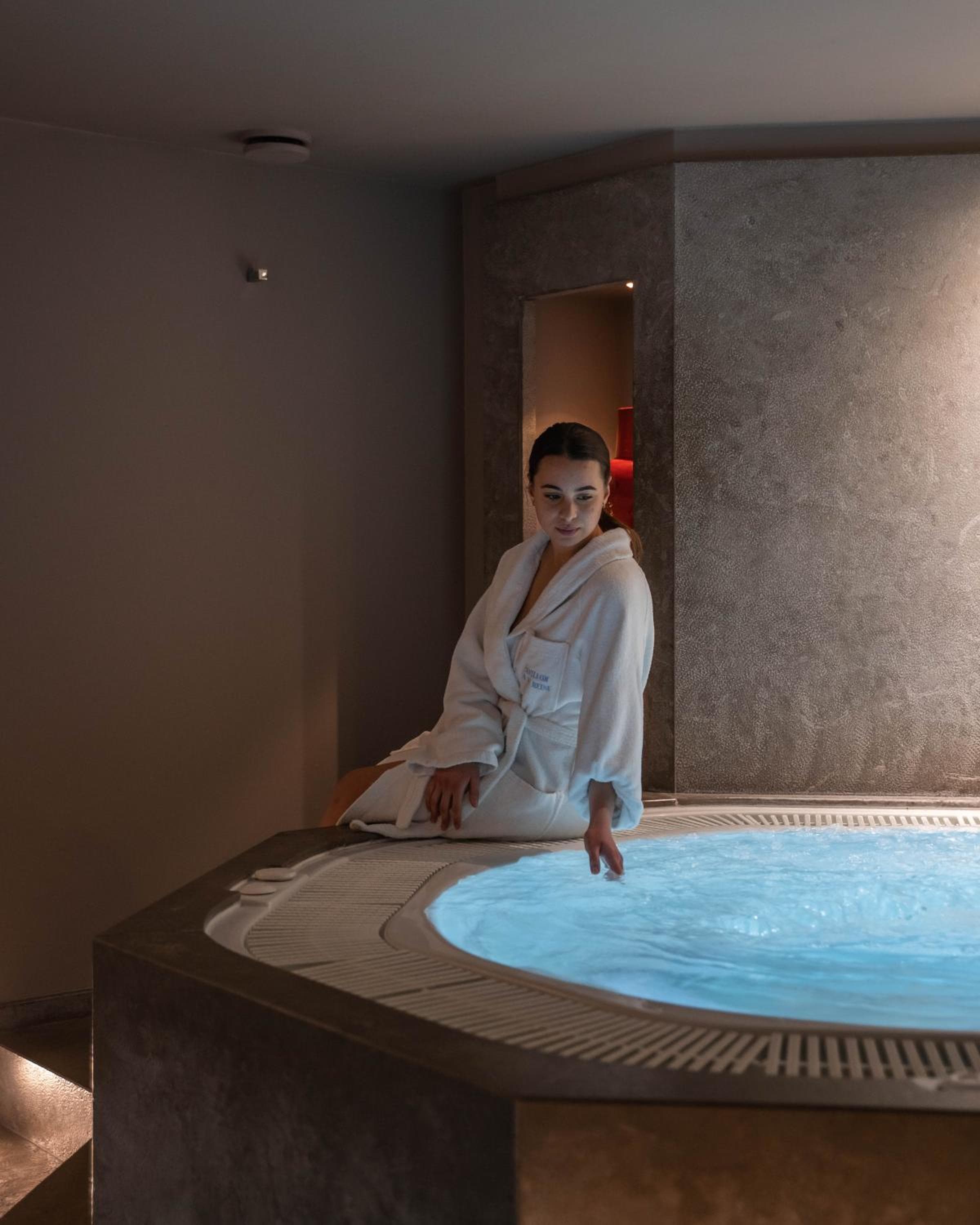 Le Pavillon de la Reine & Spa, Place des Vosges — 27