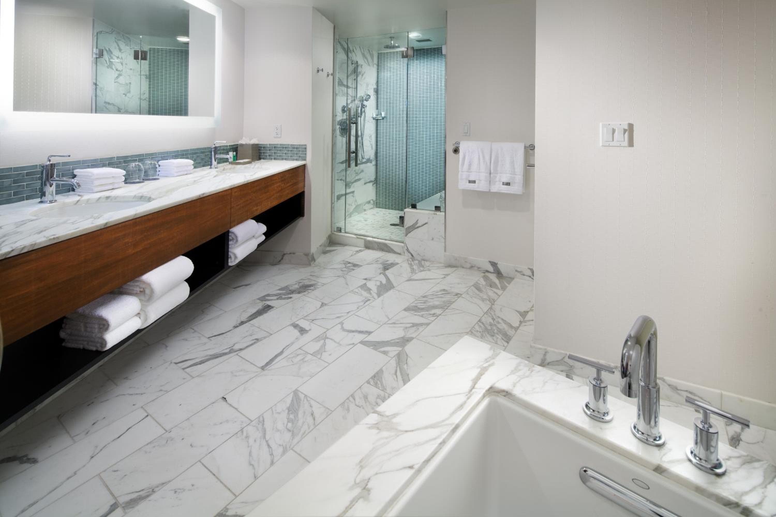 The Westin Bonaventure Hotel & Suites, Los Angeles — 5