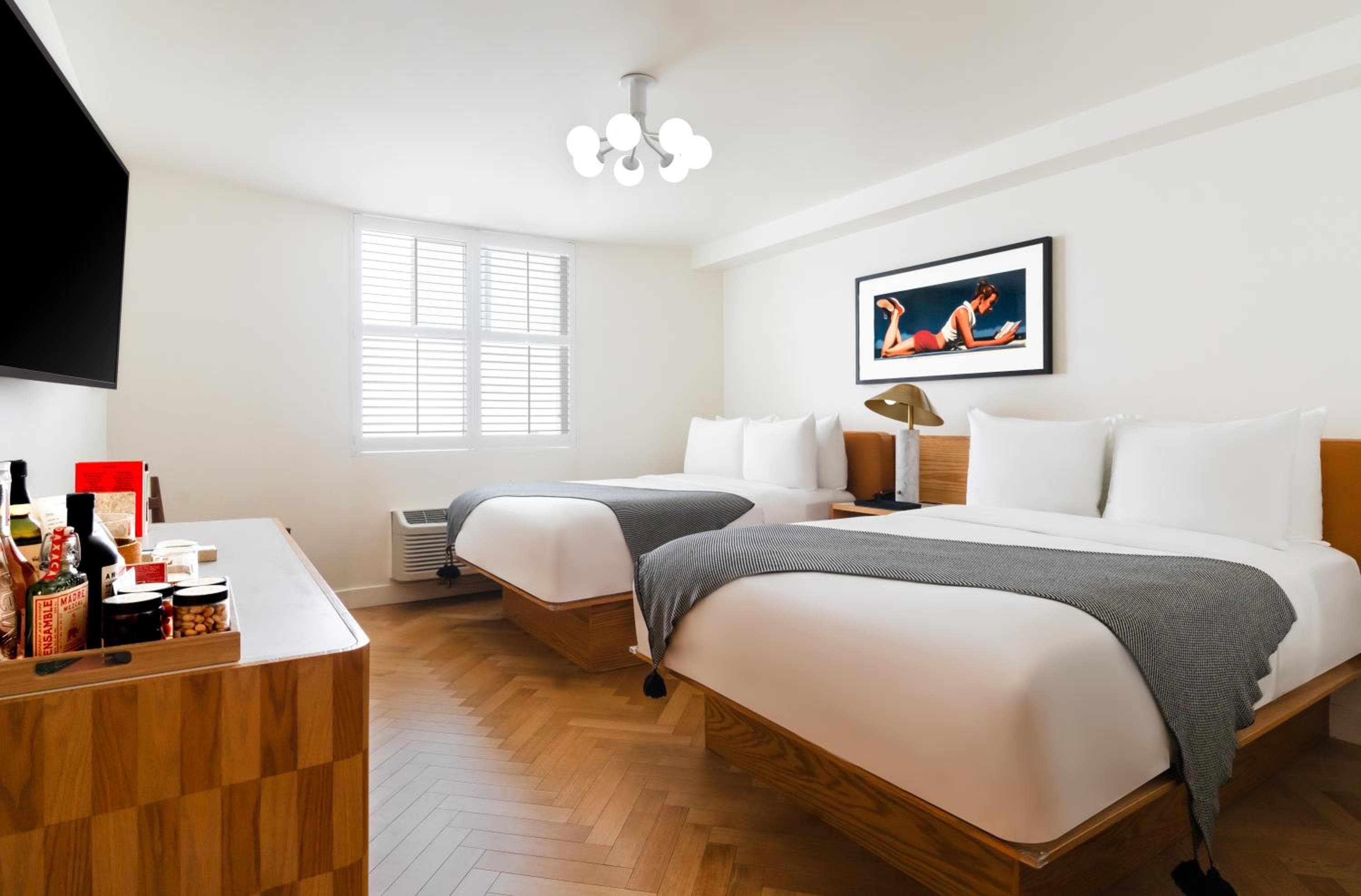 Short Stories Hotel Near The Grove — 14