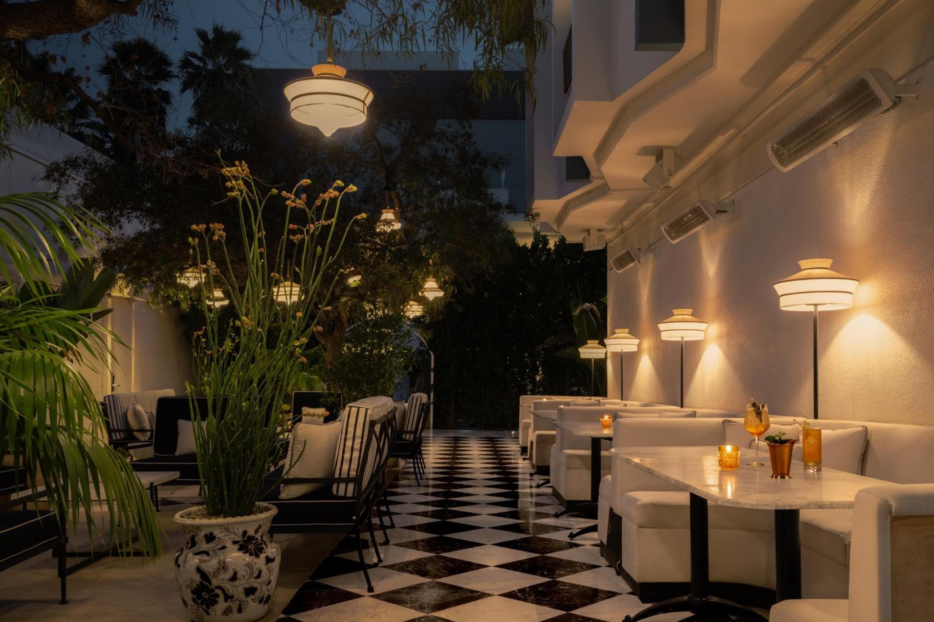Short Stories Hotel Near The Grove — 5