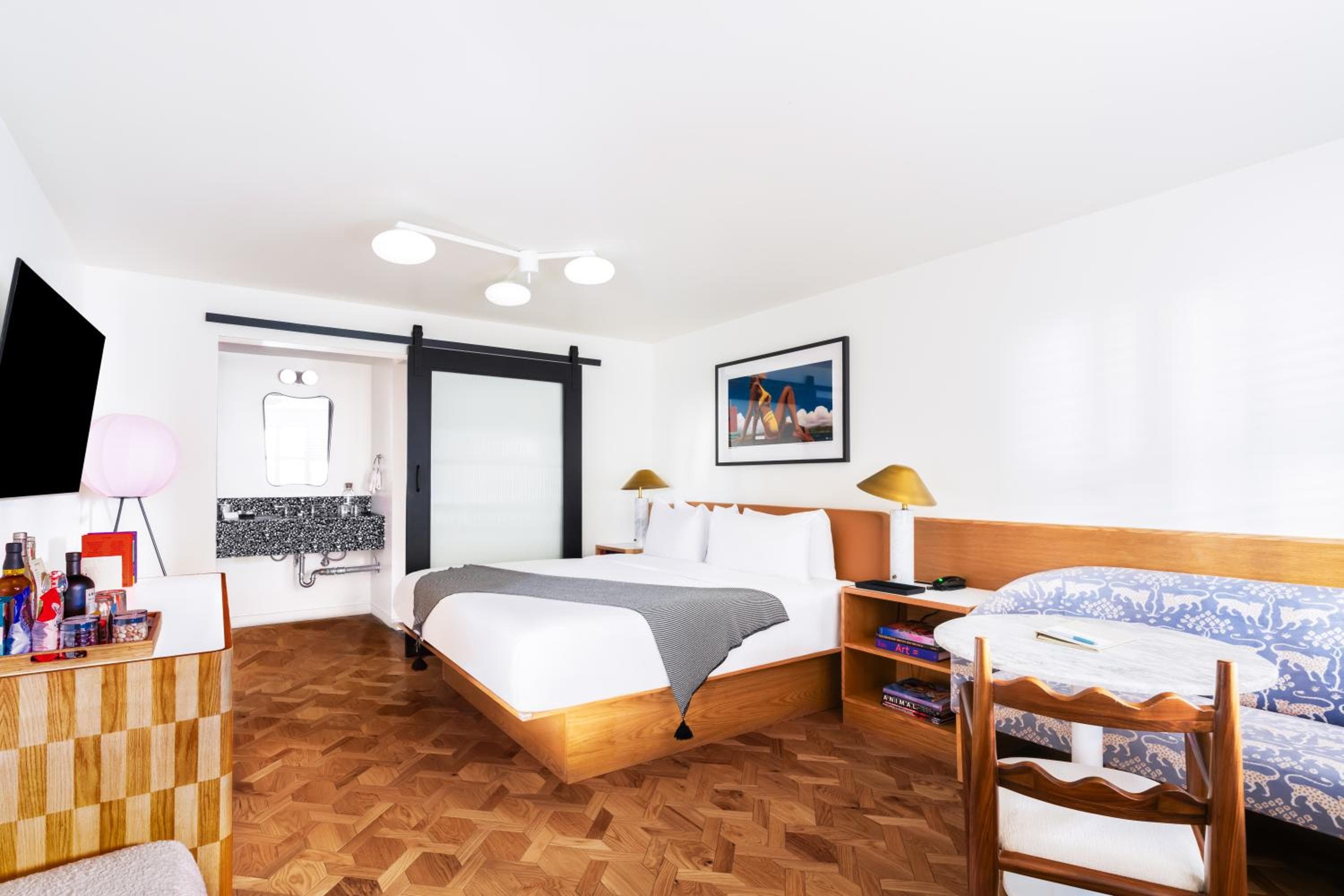 Short Stories Hotel Near The Grove — 27