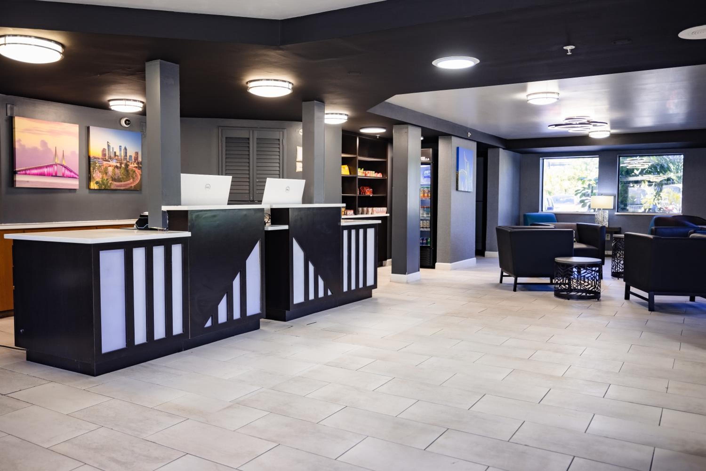 La Quinta Inn by Wyndham Tampa Near Busch Gardens — 10