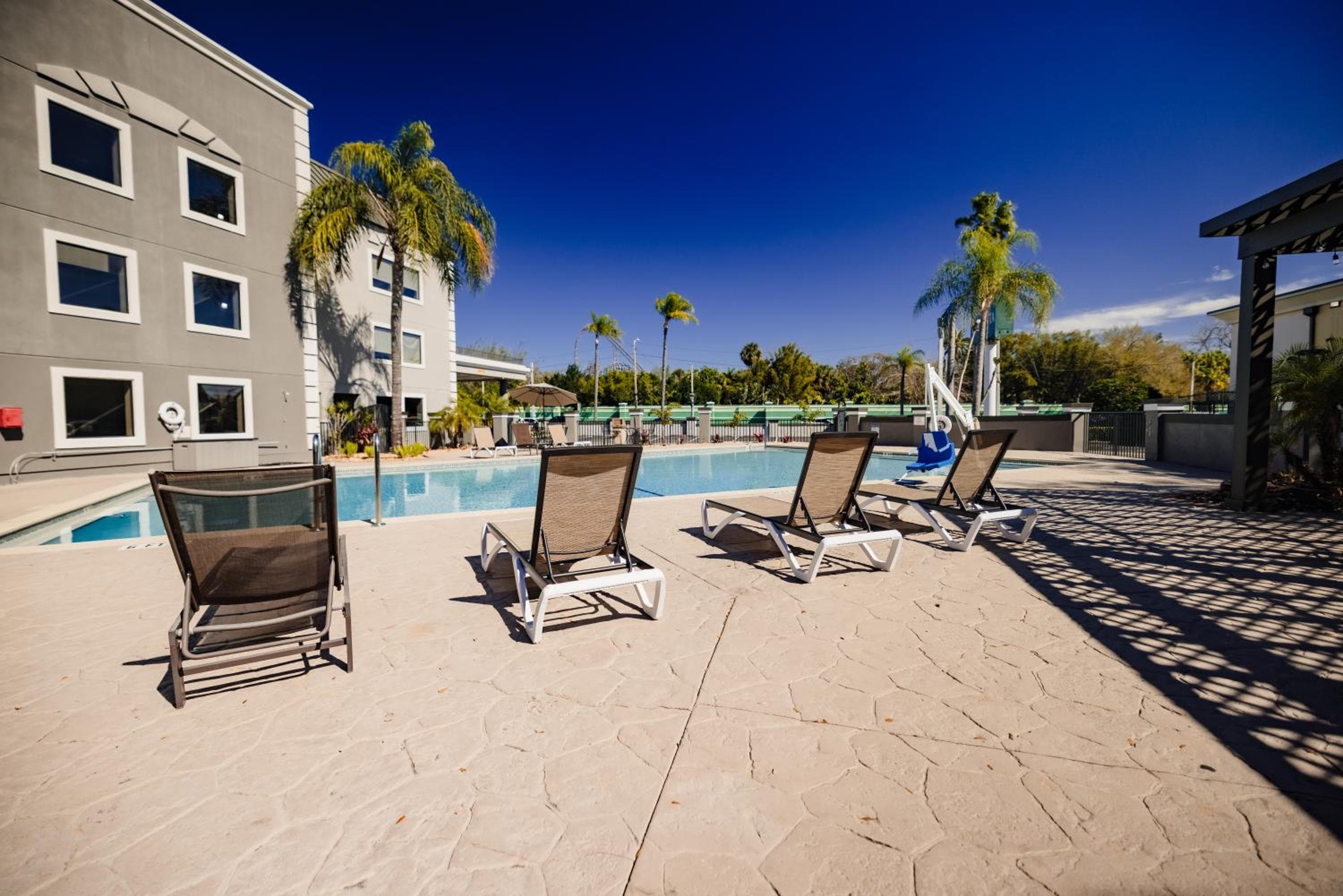 La Quinta Inn by Wyndham Tampa Near Busch Gardens — 12