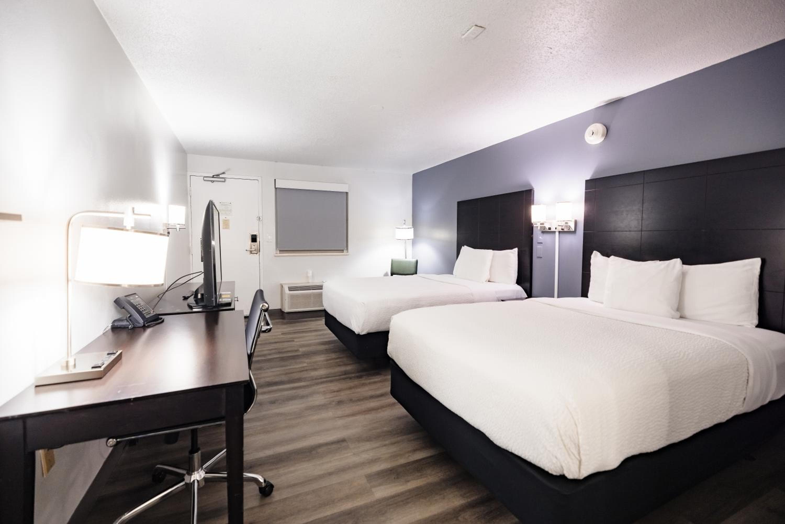 La Quinta Inn by Wyndham Tampa Near Busch Gardens — 13