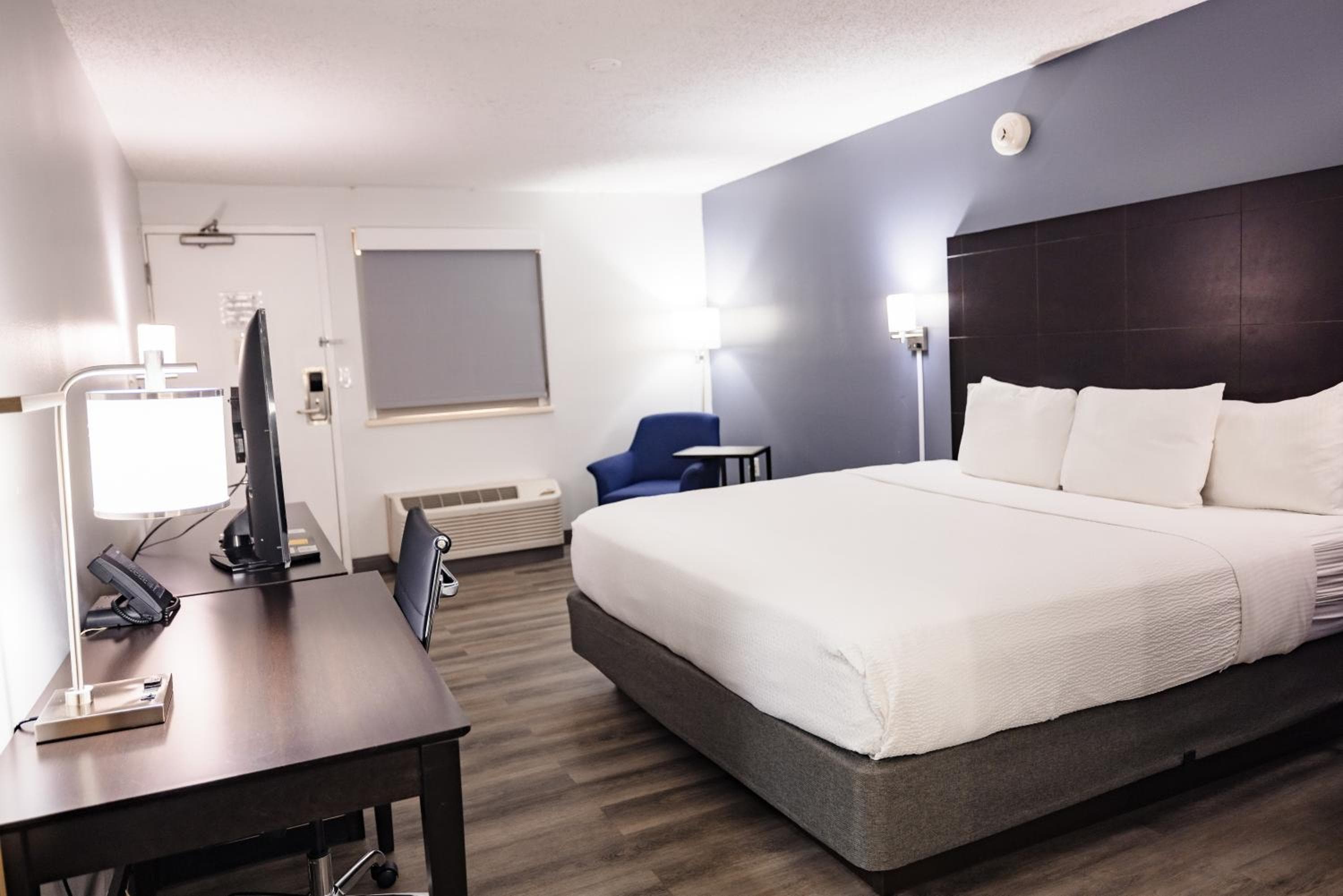La Quinta Inn by Wyndham Tampa Near Busch Gardens — 17