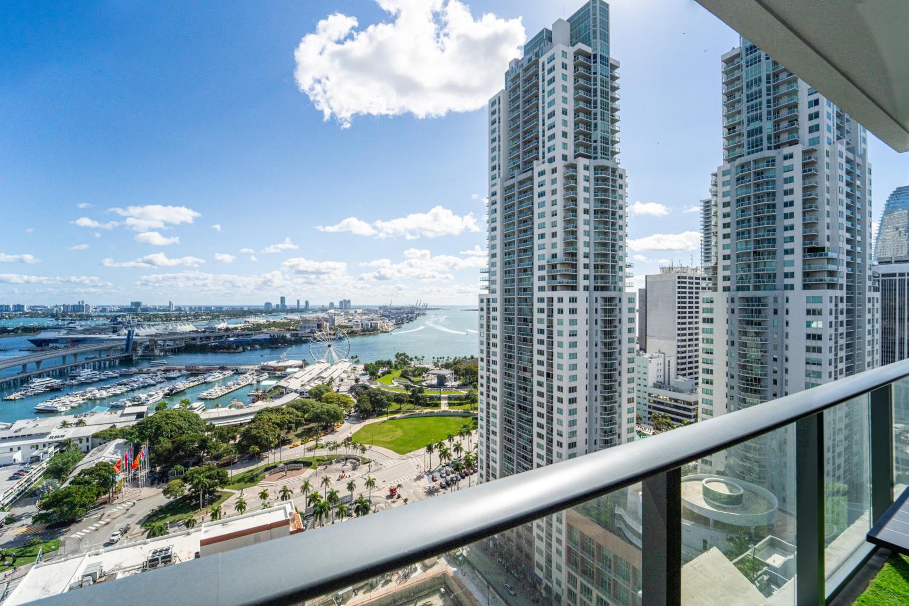 TR Miami Luxury de un dormitorio y estudios — 2