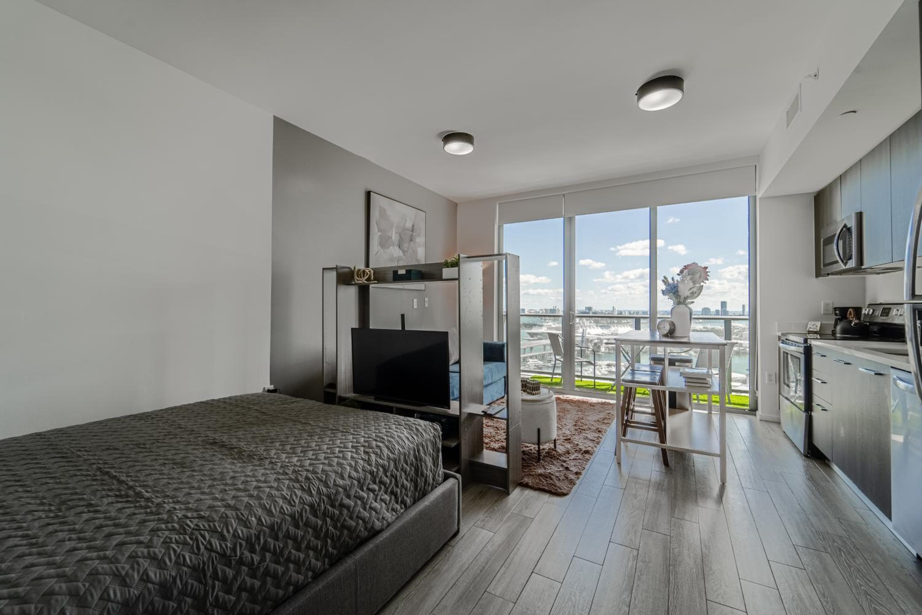 TR Miami Luxury de un dormitorio y estudios — 6