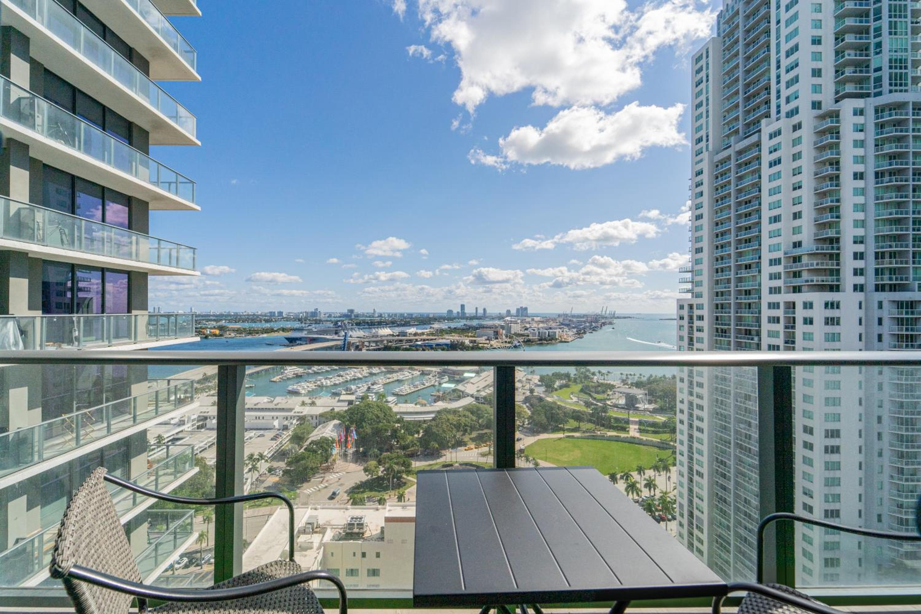 Devereaux Miami 2 Bedroom, 1 Bedroom, and Studio Condos with Balconies — 22