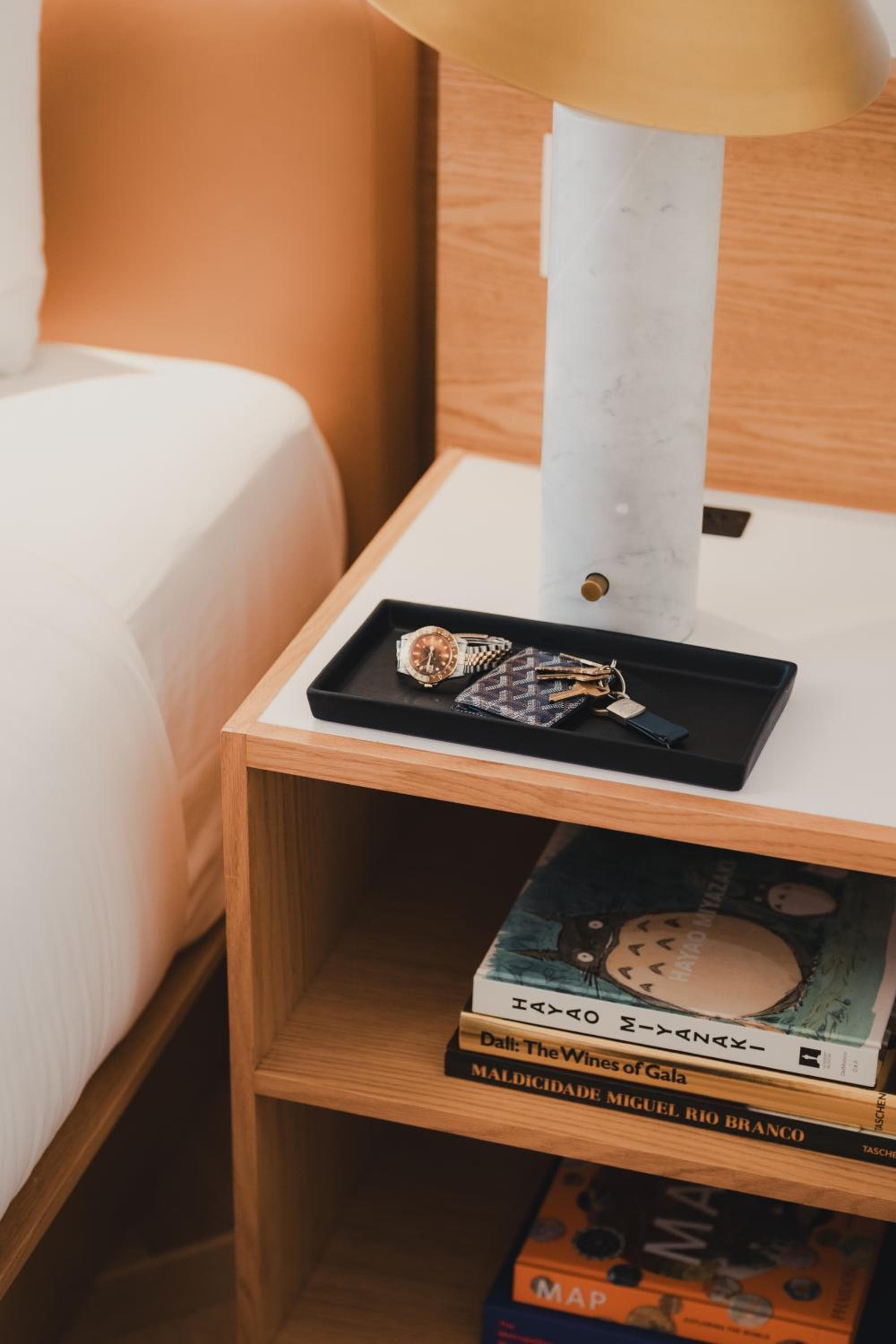 Short Stories Hotel Near The Grove — 19