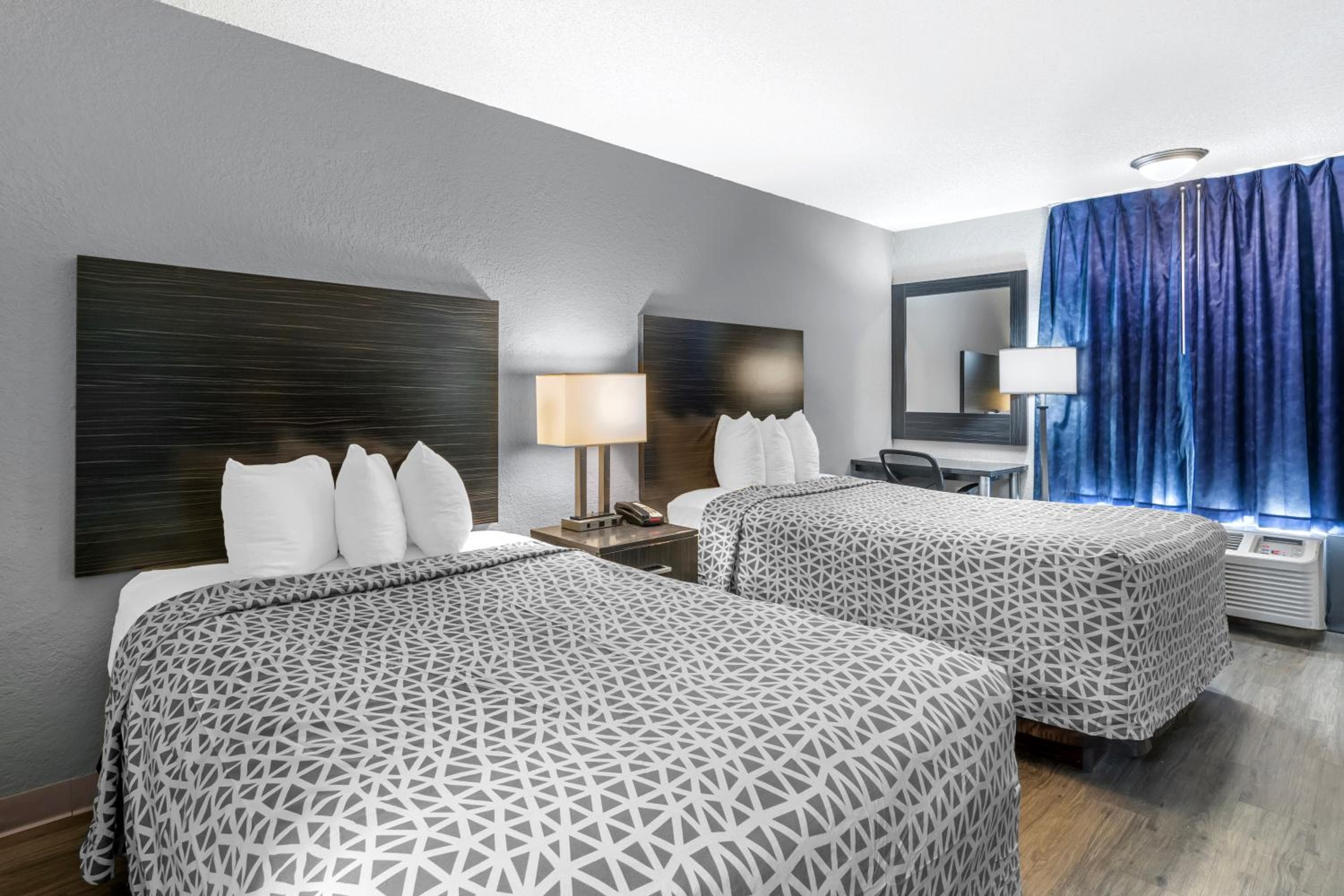 Econo Lodge International Drive — 24