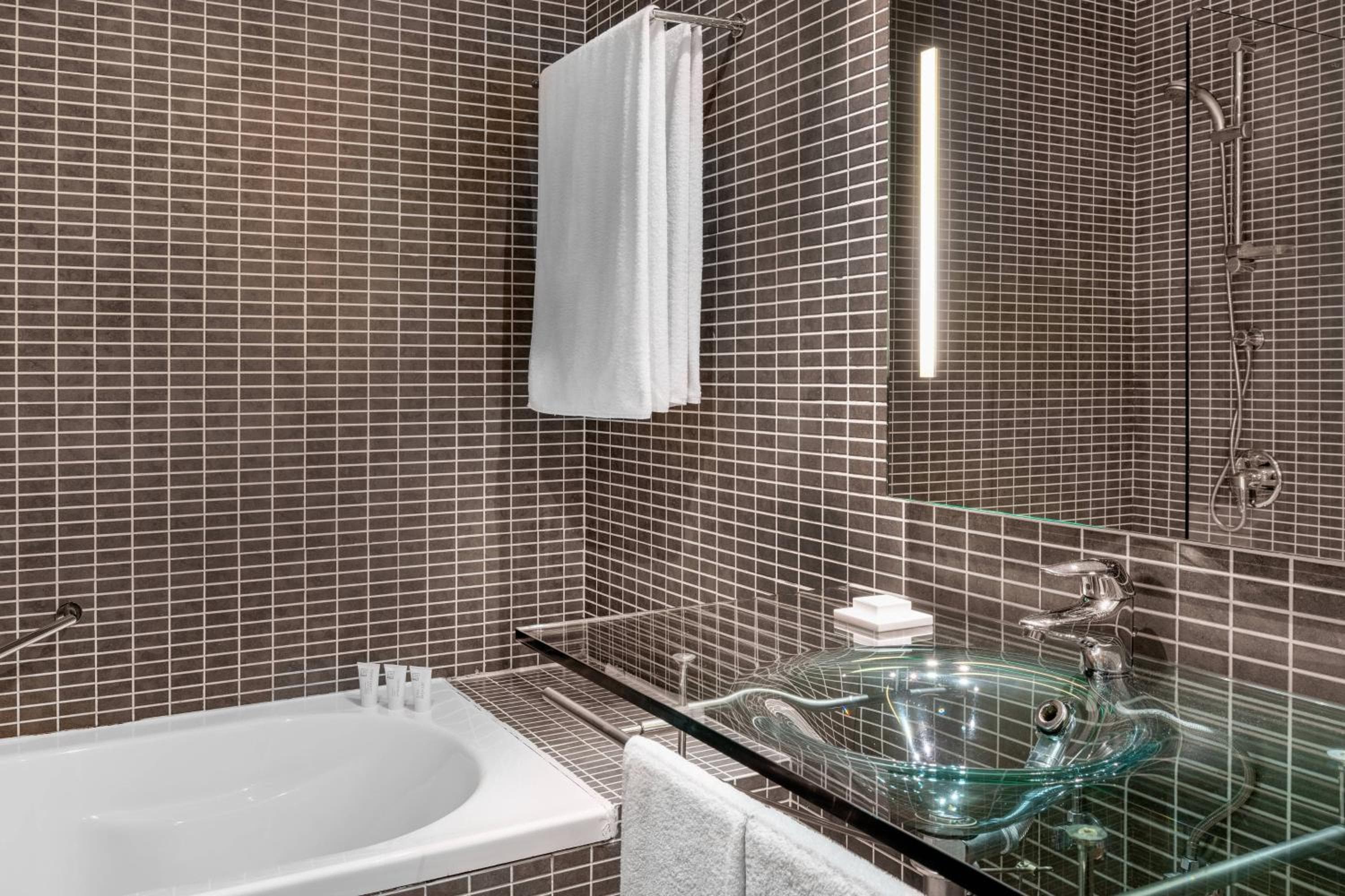 AC Hotel Madrid Feria by Marriott — 11