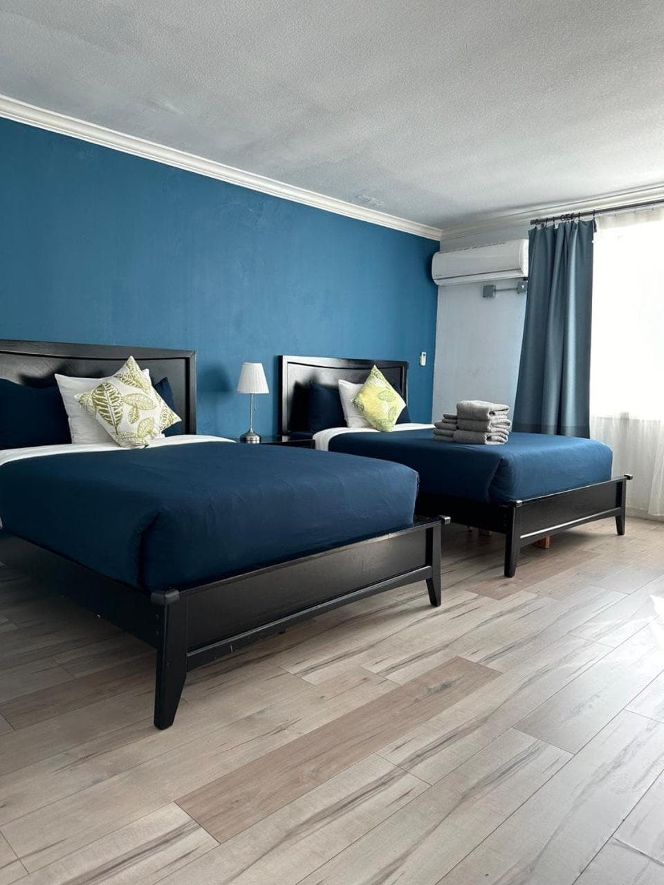 Hometel Suites — 8
