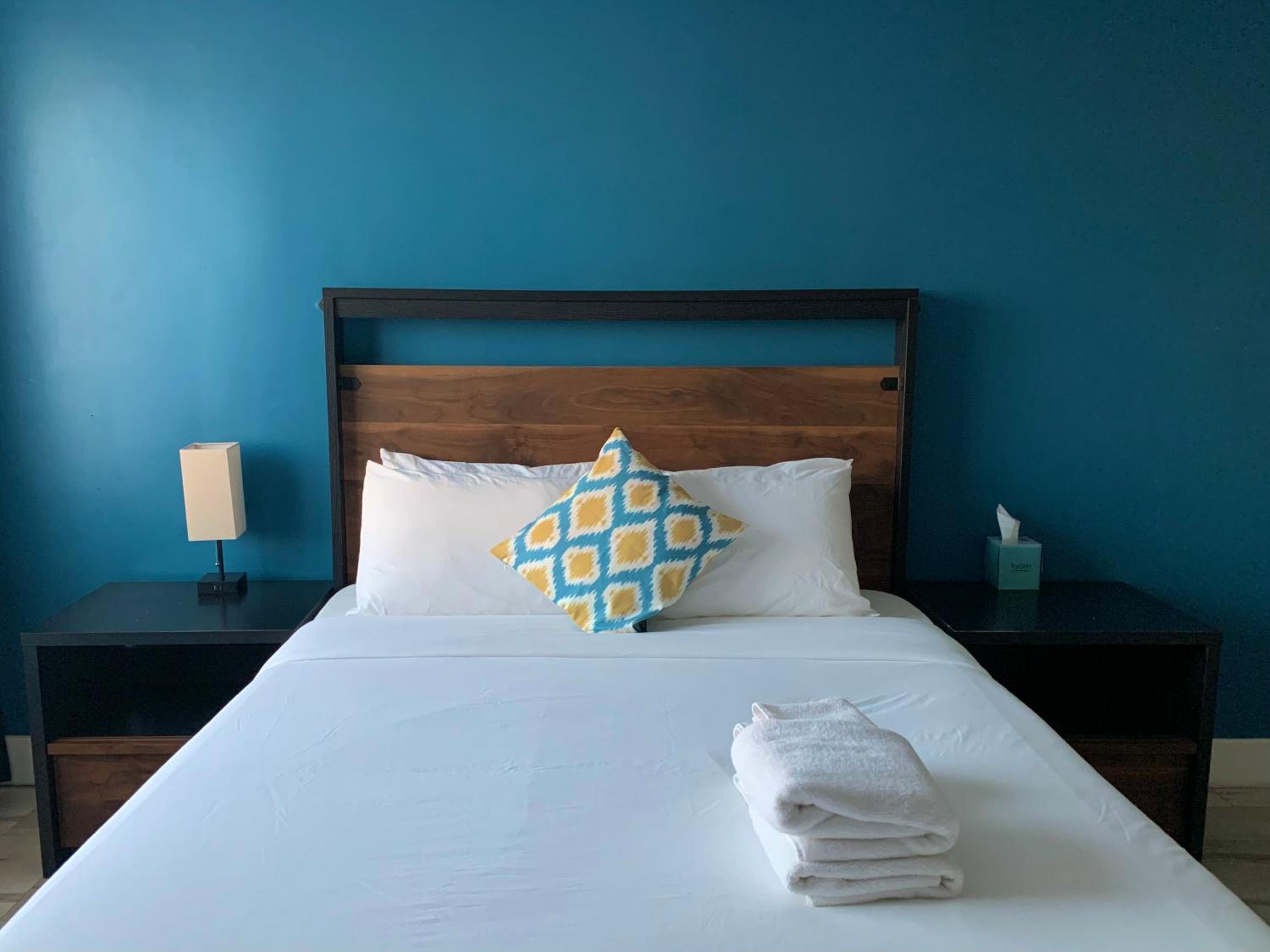 Hometel Suites — 10