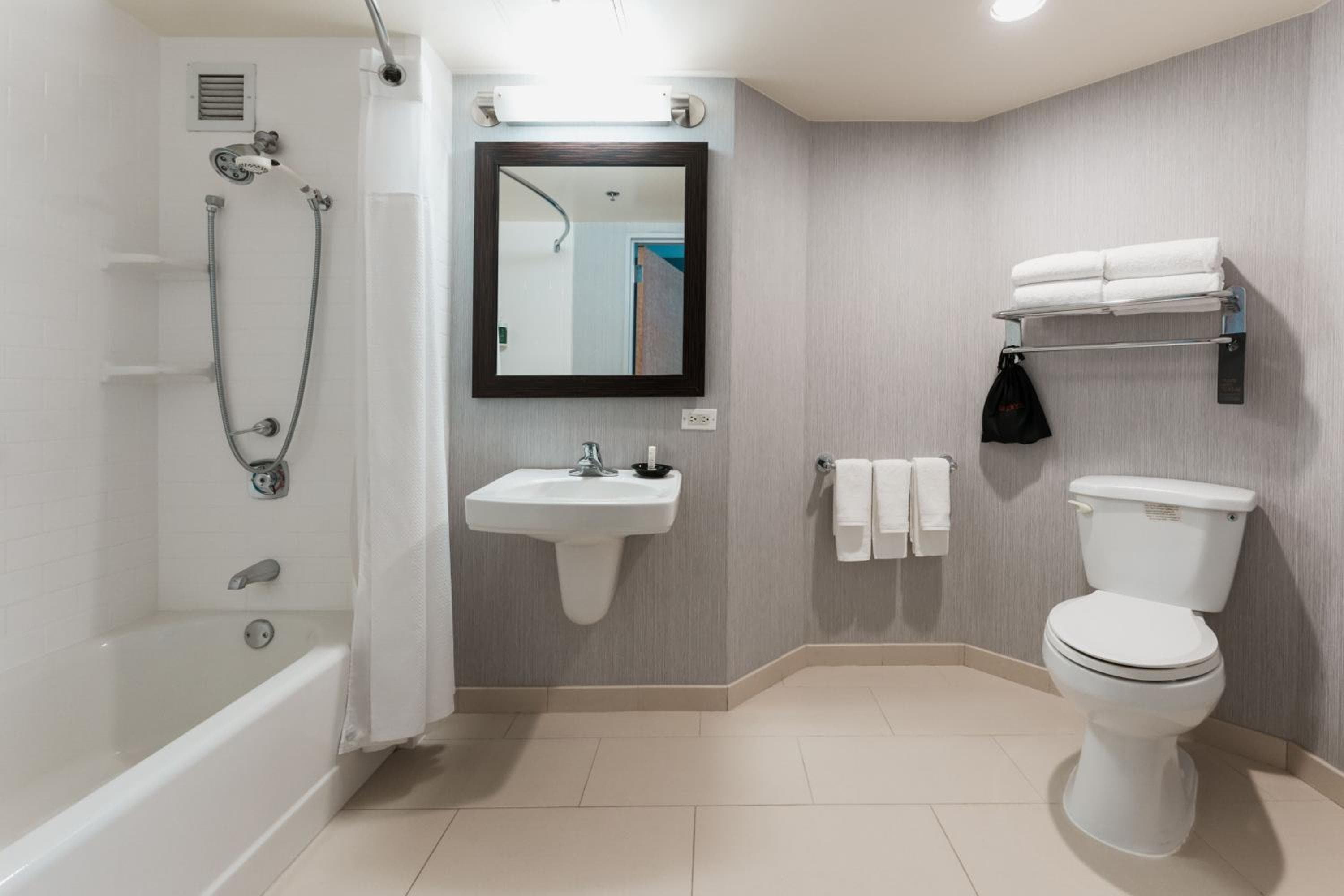 Courtyard by Marriott Los Ángeles LAX/Century Boulevard — 23