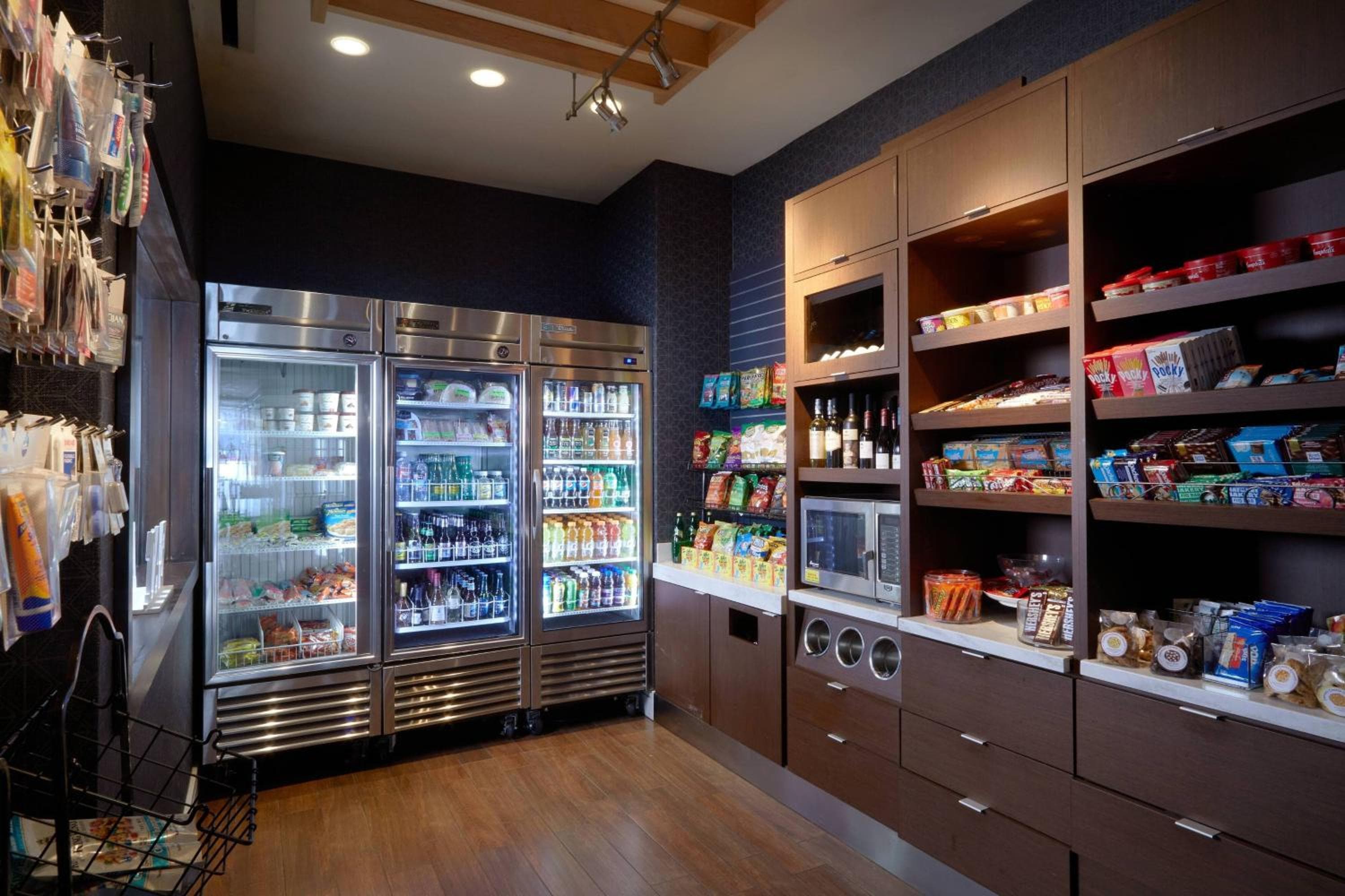 Courtyard by Marriott Los Angeles LAX / Century Boulevard — 29