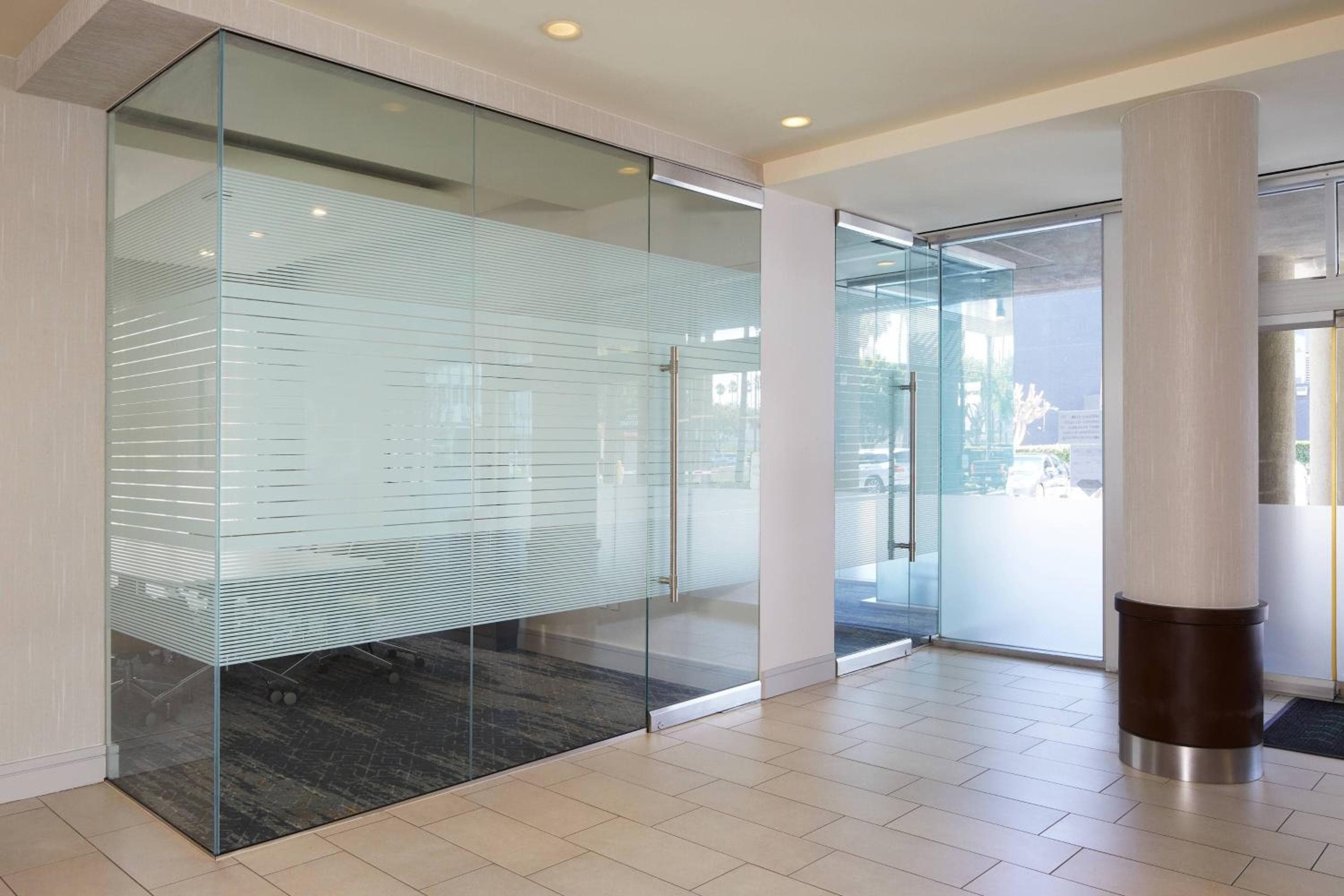 Courtyard by Marriott Los Angeles LAX / Century Boulevard — 25