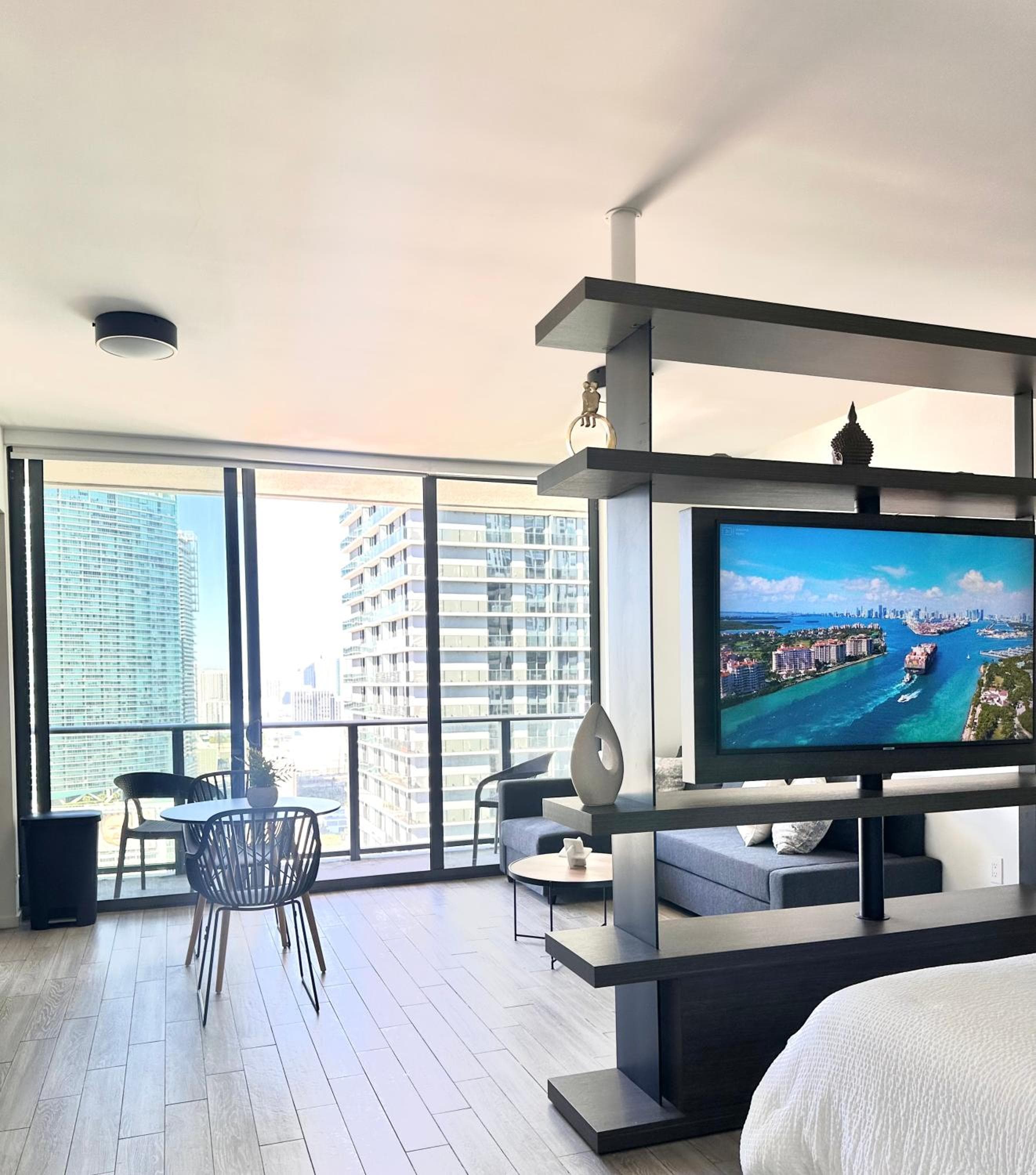 Ocean View, Free Parking Luxe Loft, Brickell Downtown, Port of MIA — 17