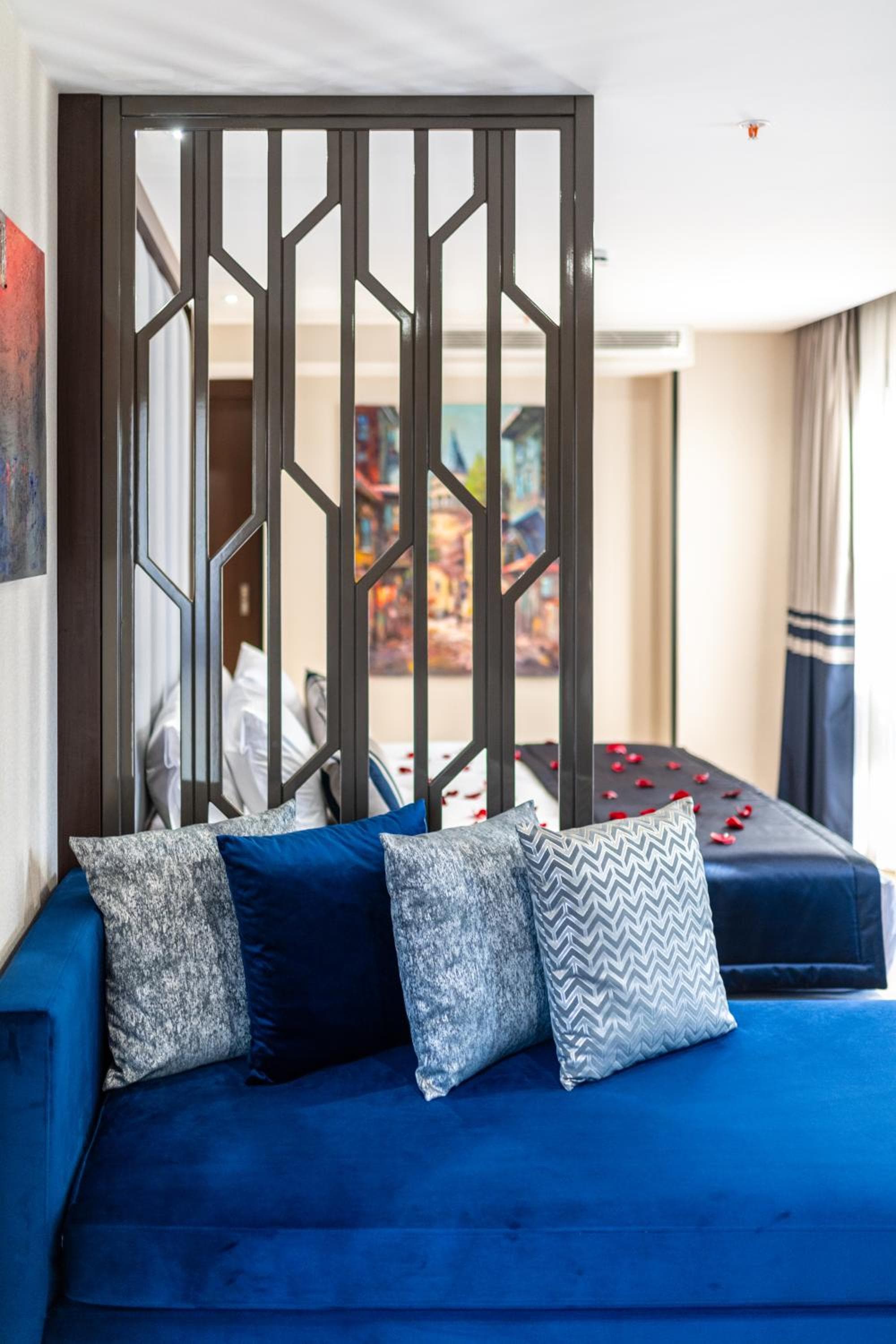 Aprilis Deluxe Hotel — 18