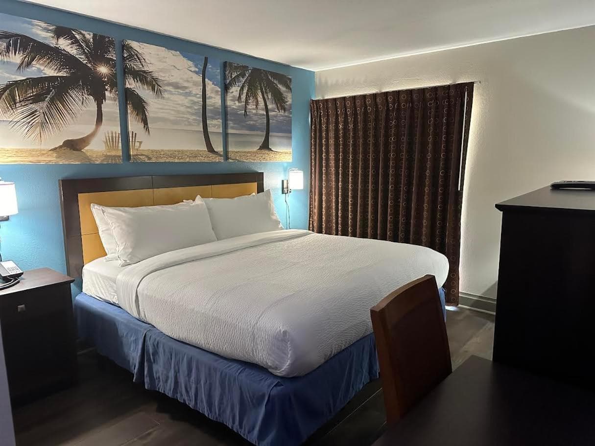 Days Inn & Suites by Wyndham Tampa - Ybor City — 9