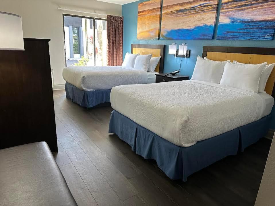 Days Inn & Suites by Wyndham Tampa - Ybor City — 11