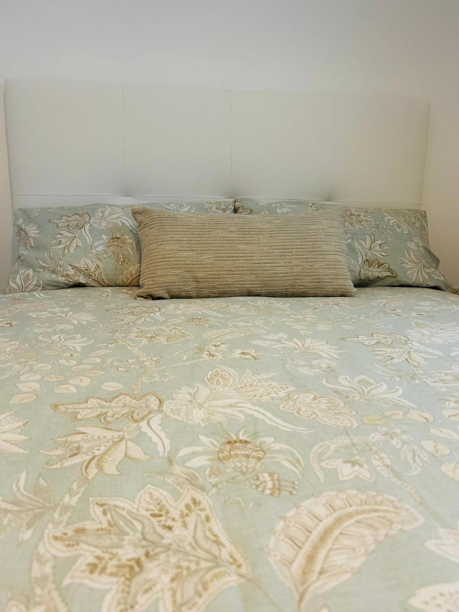 Victoria Beach Premium — 28