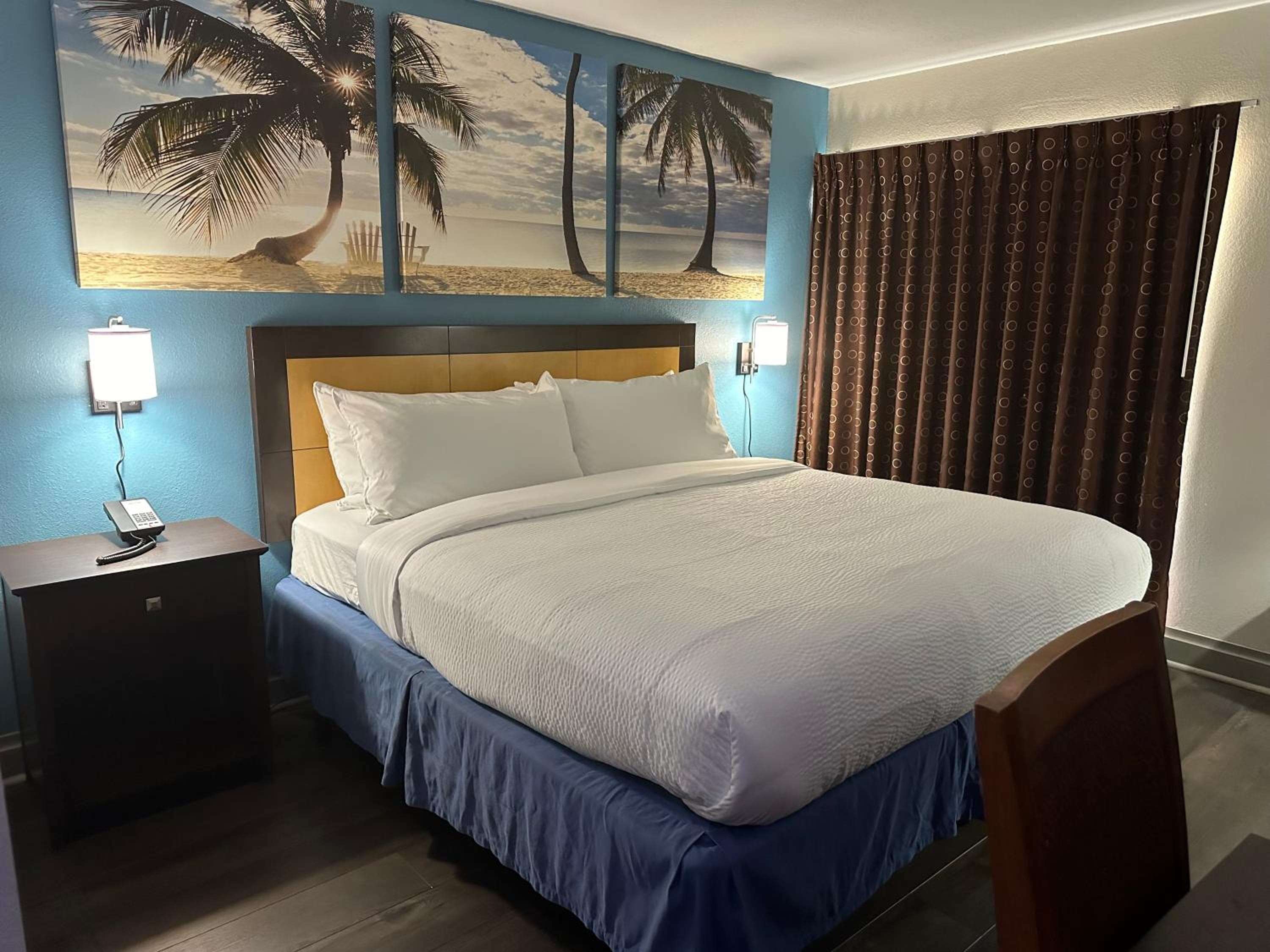 Days Inn & Suites by Wyndham Tampa - Ybor City — 17