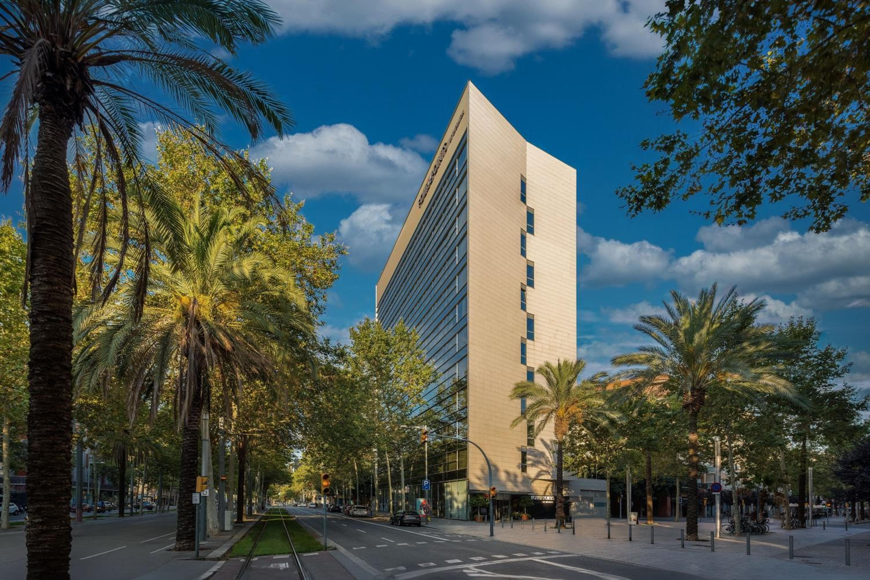 Cuatro Puntos by Sheraton Barcelona Diagonal — 1