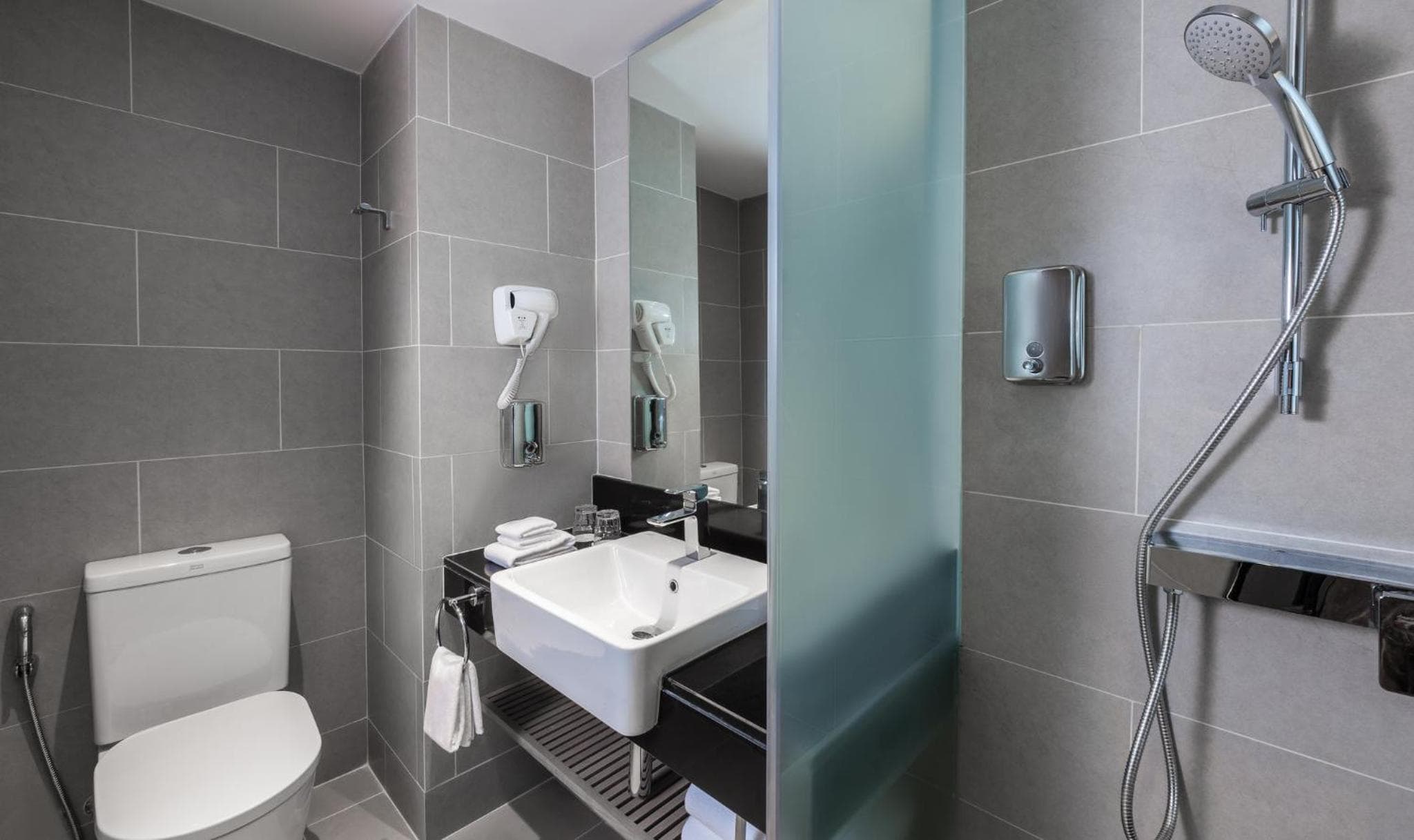 Holiday Inn Express Bangkok Soi Soonvijai by IHG — 14