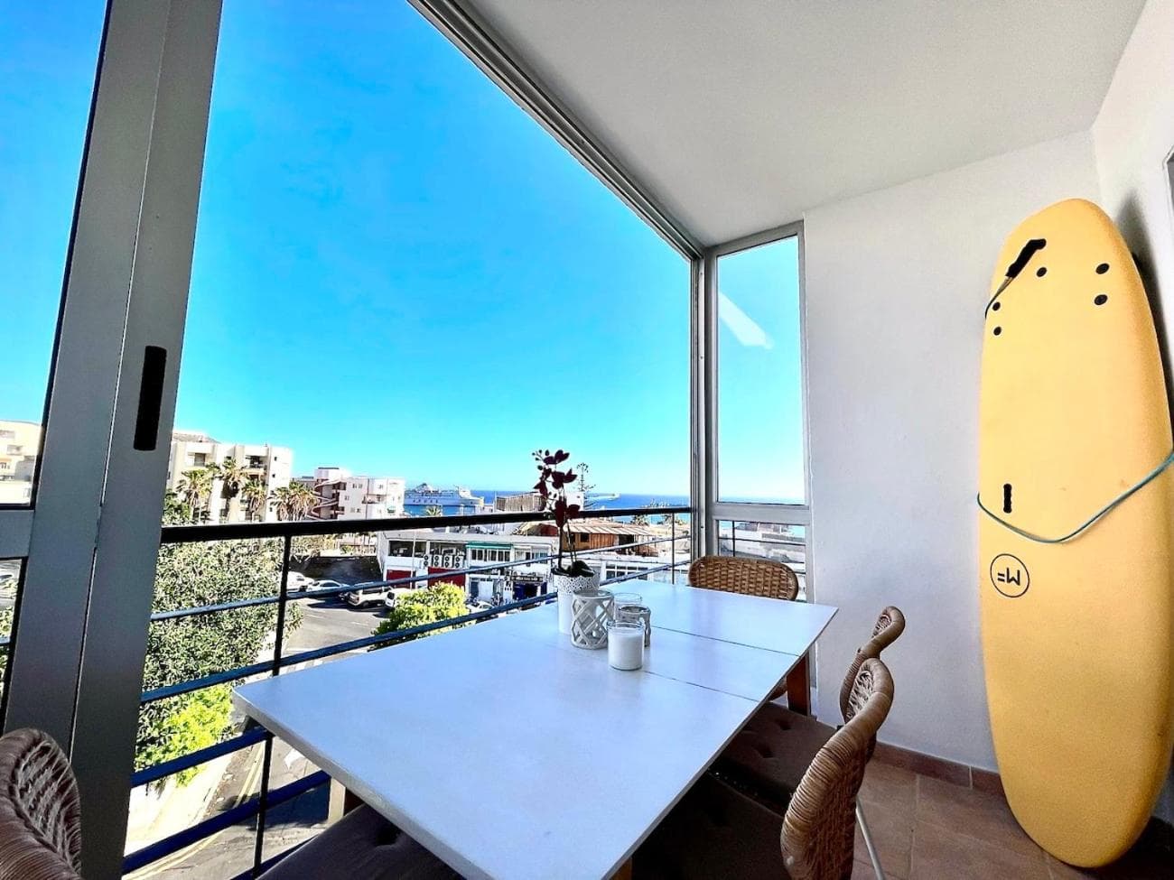 Beachfront apartment with ocean views — 1