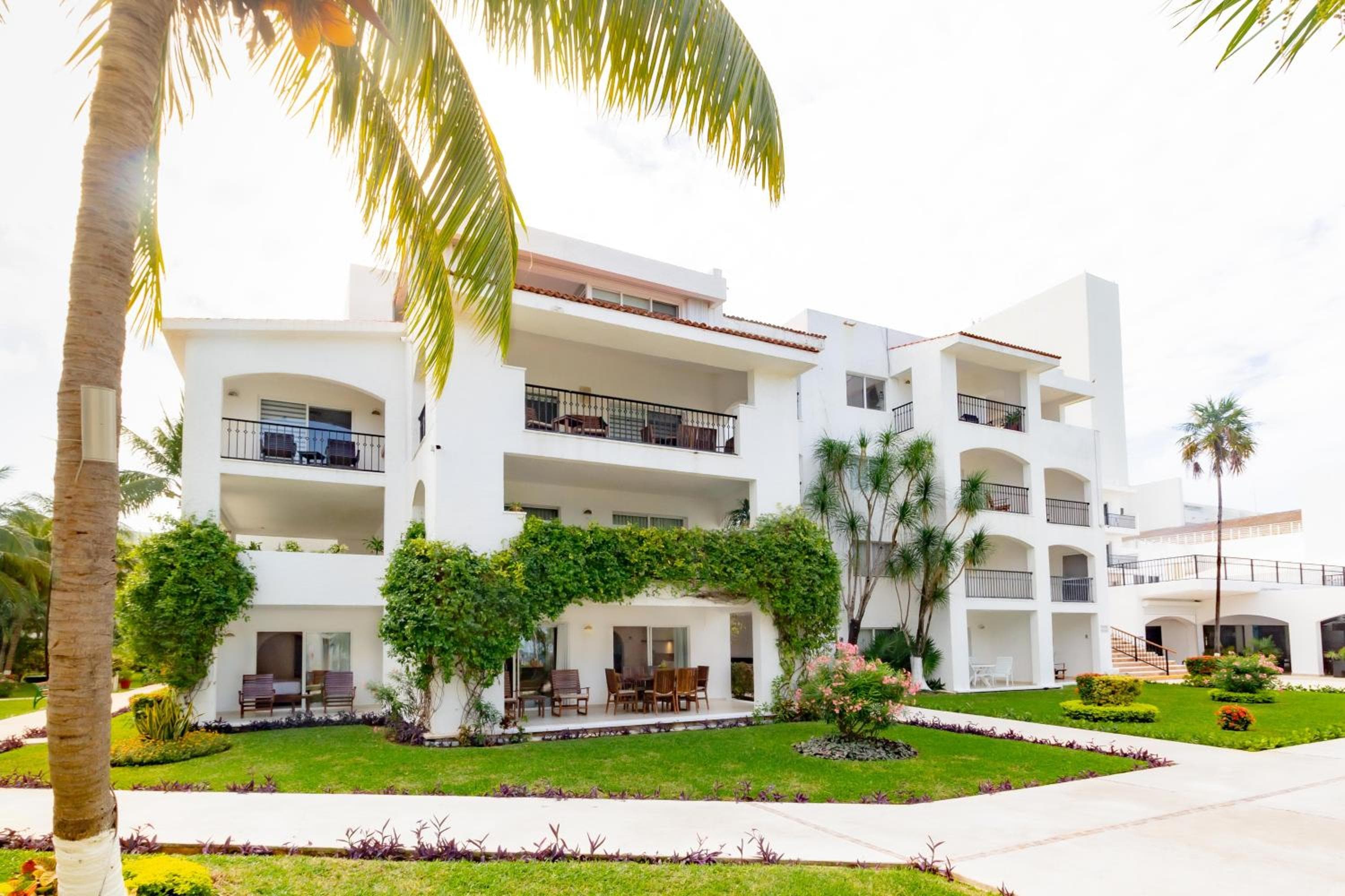 Beachscape Kin Ha Villas & Suites — 1