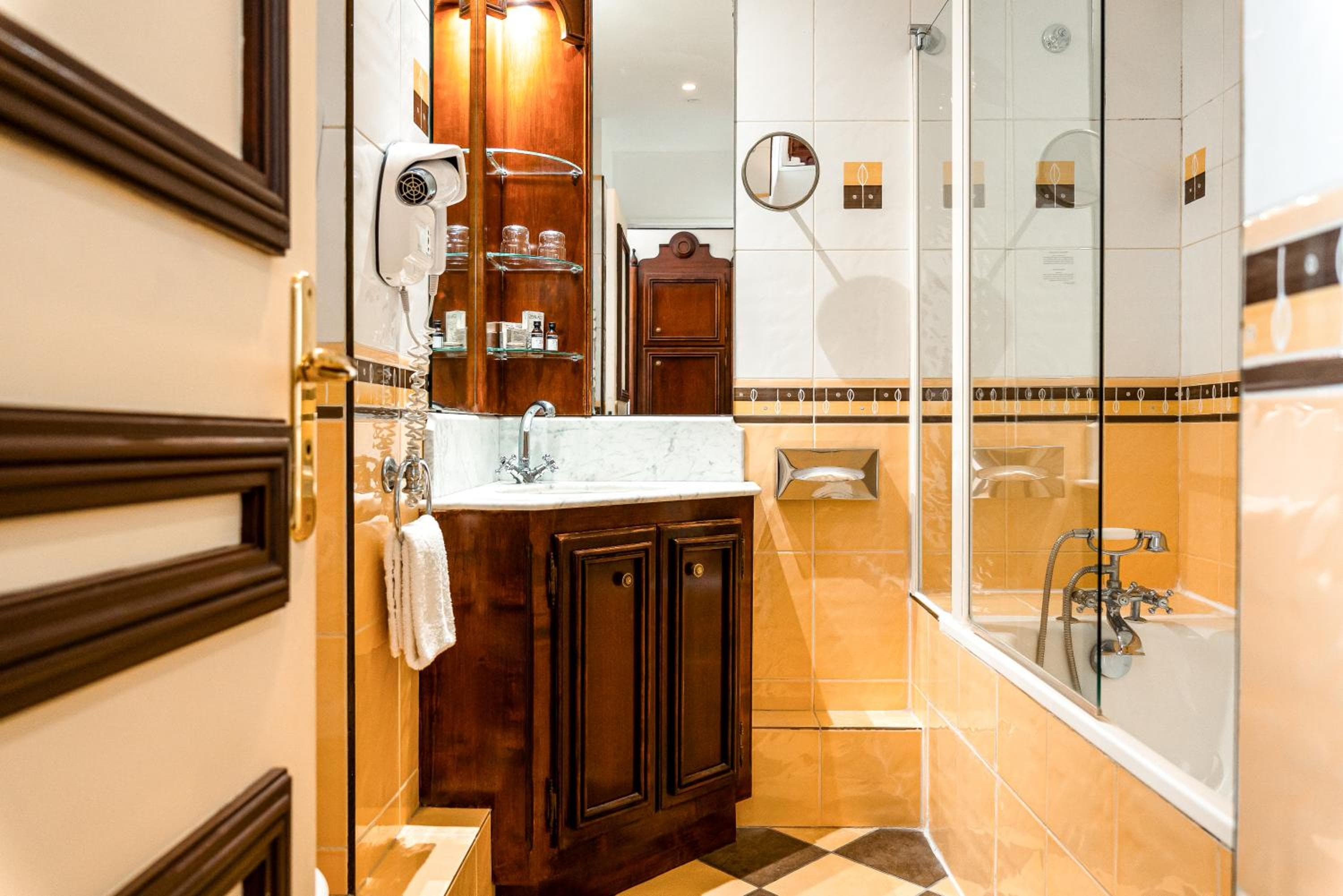 Villa Montparnasse — 16
