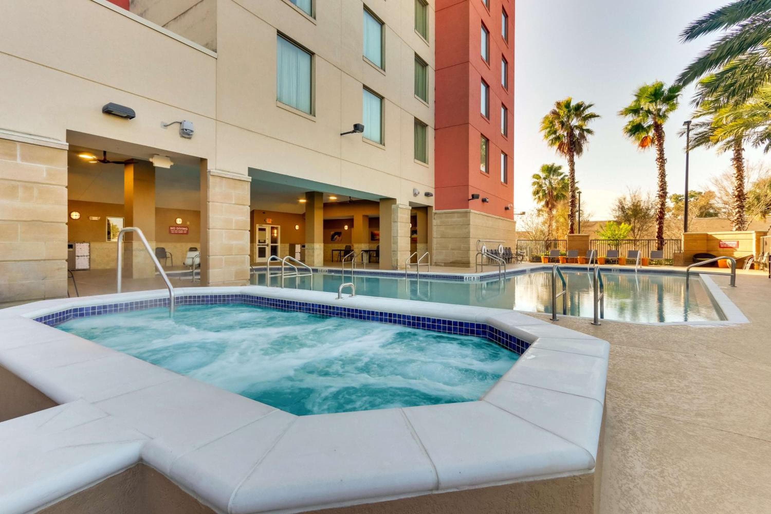 Drury Inn & Suites Orlando cerca de Universal Orlando Resort — 28