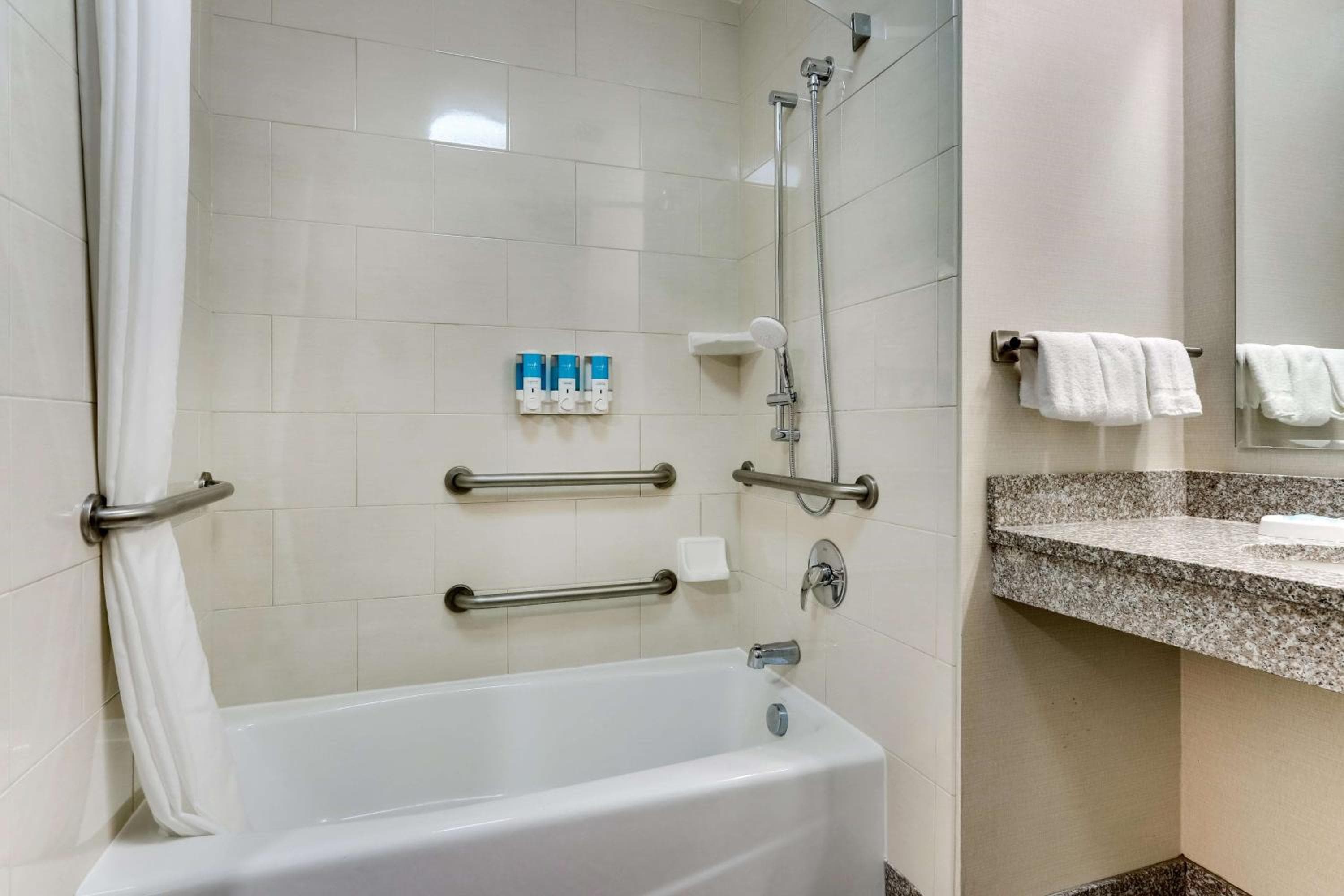 Drury Inn & Suites Orlando near Universal Orlando Resort — 23