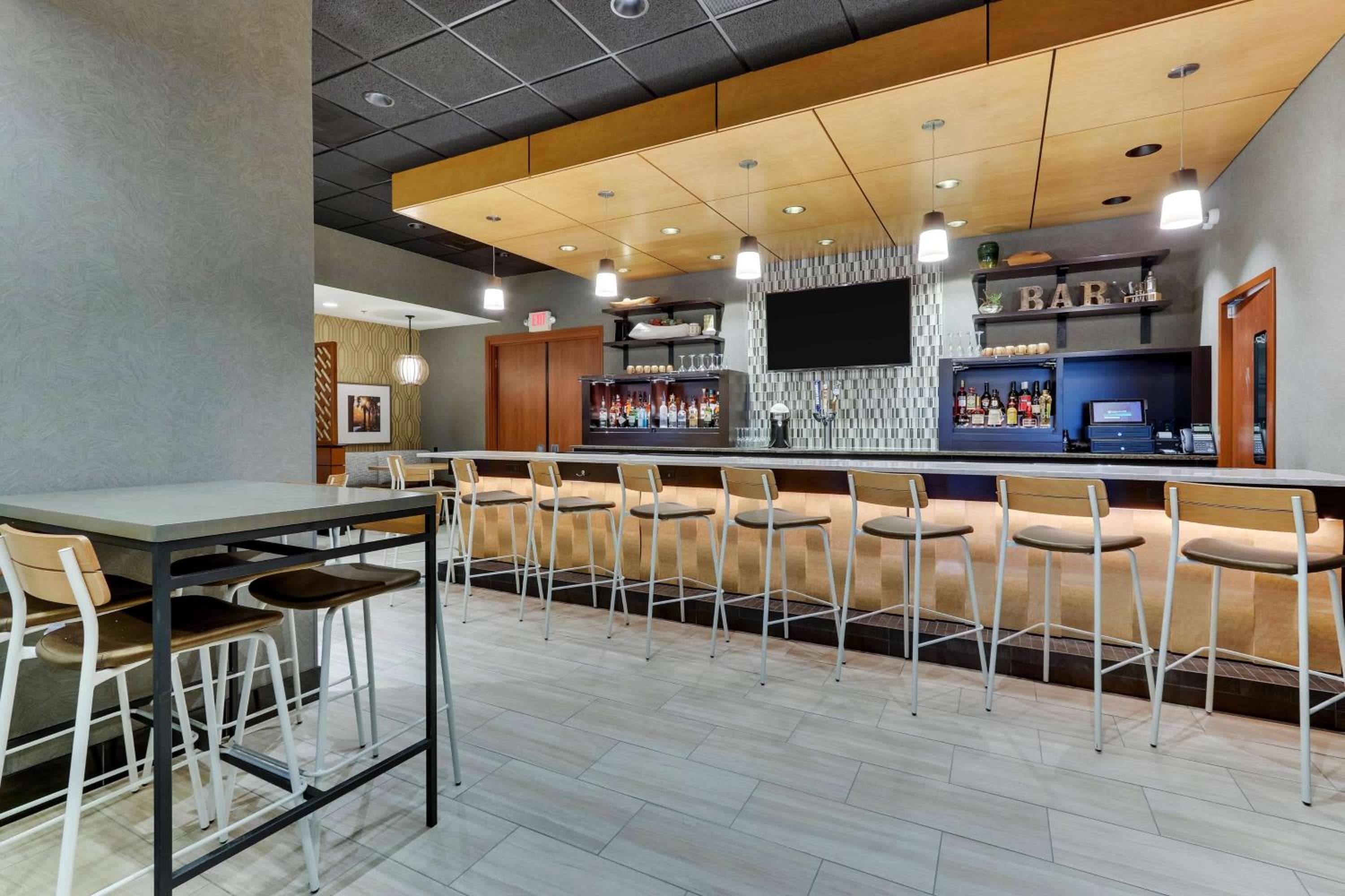 Drury Inn & Suites Orlando near Universal Orlando Resort — 2