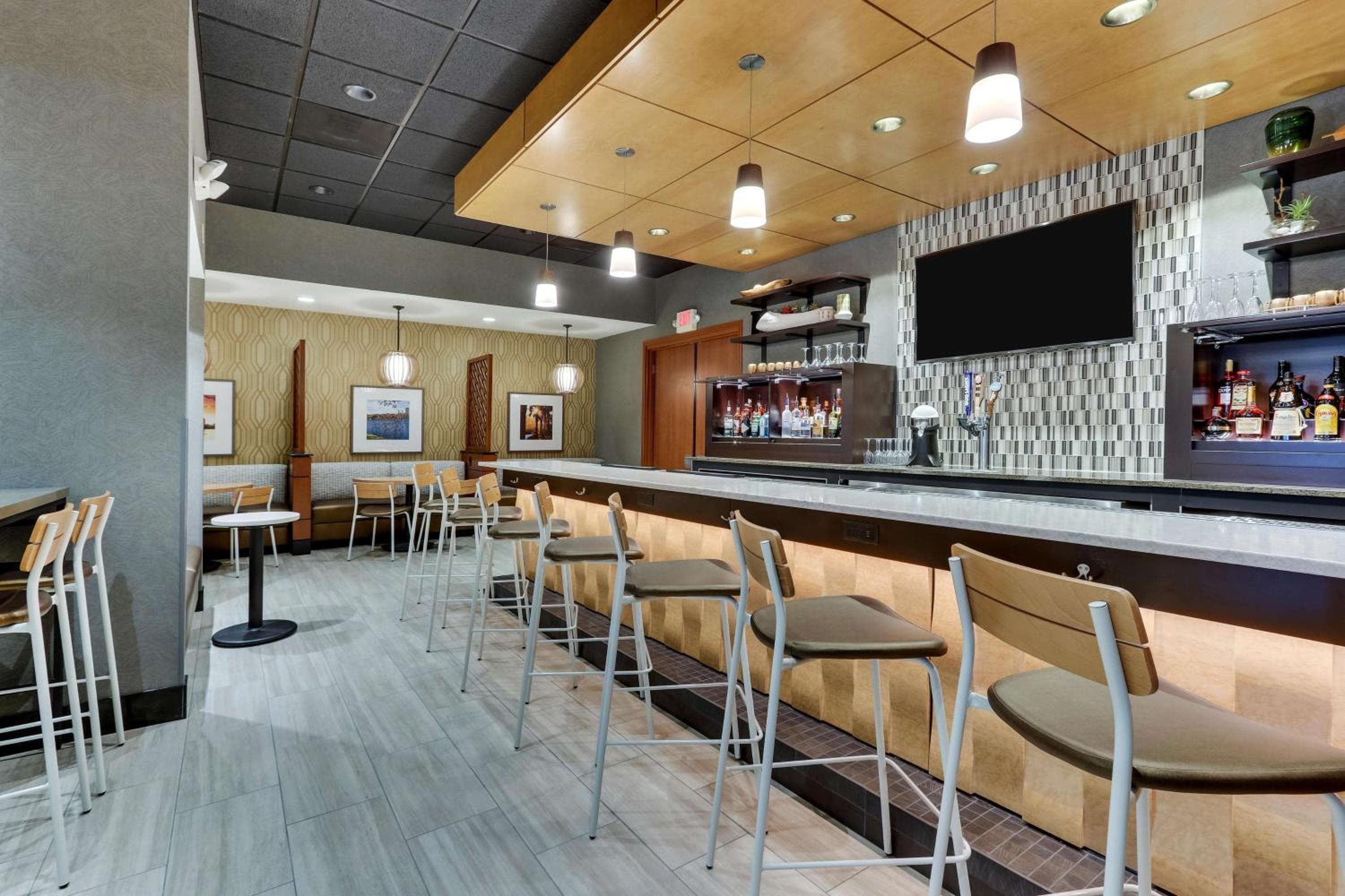 Drury Inn & Suites Orlando near Universal Orlando Resort — 11