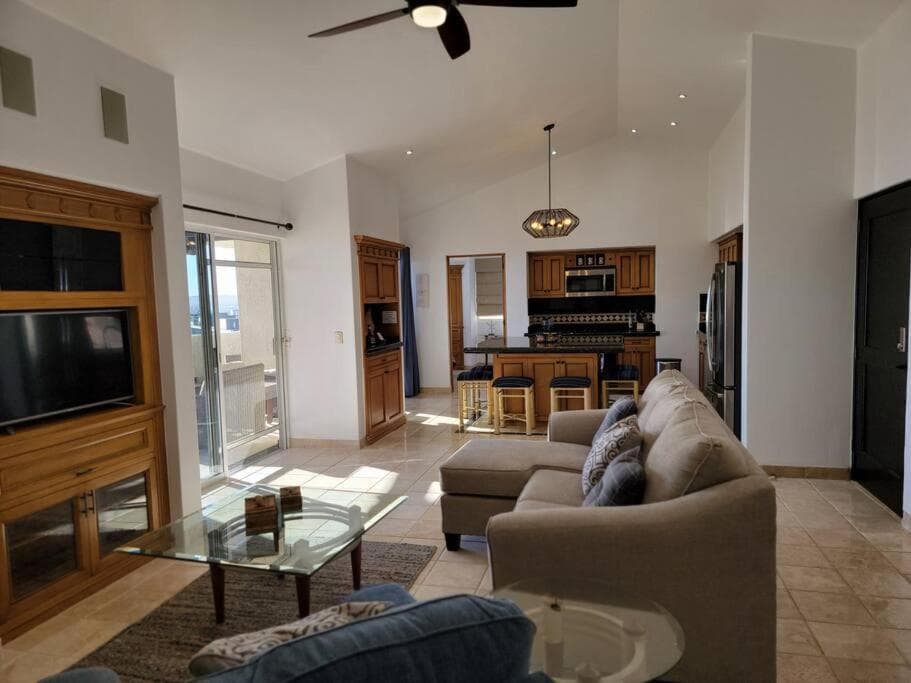 Oceanfront Penthouse, 2 Masters, 2 Baths, kitchen! — 12