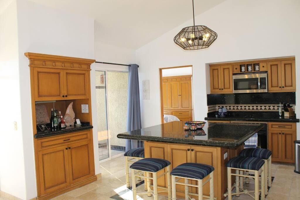 Oceanfront Penthouse, 2 Masters, 2 Baths, kitchen! — 15