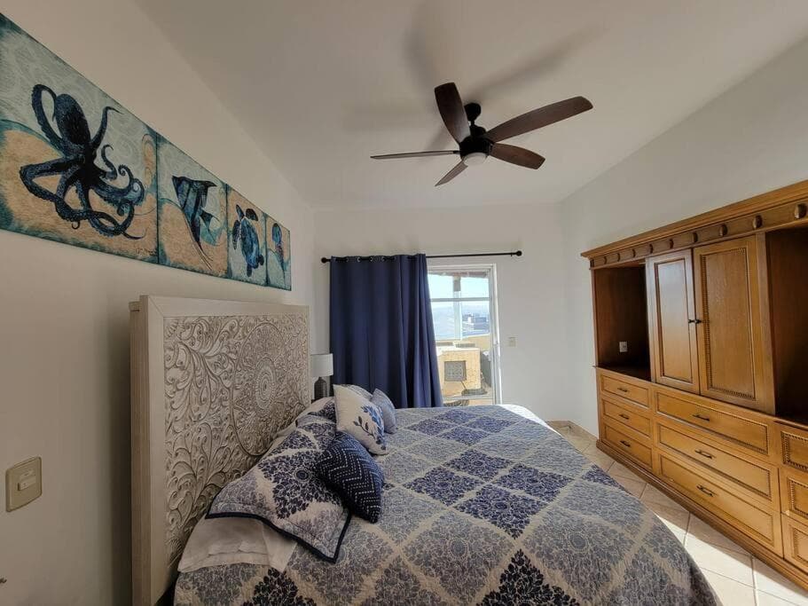 Oceanfront Penthouse, 2 Masters, 2 Baths, kitchen! — 10