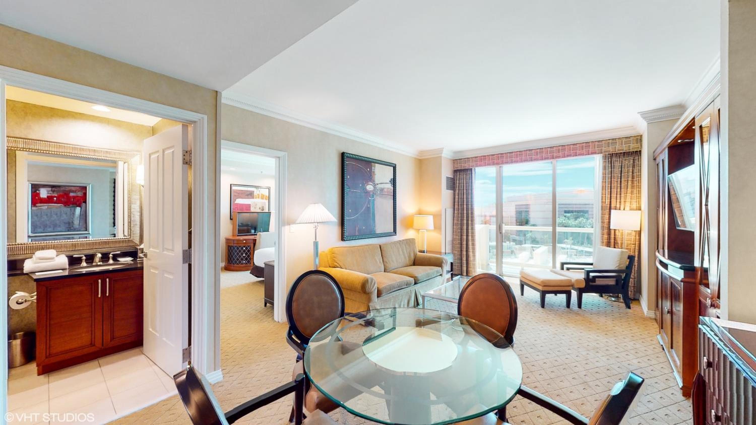 LADY LUCK'S VISTA - Private Balcony - Full Kitchen - Two Full Baths - Jetted Tub - Full MGM Grand Resort Access w No Resort Fee at MGM Signature — 4