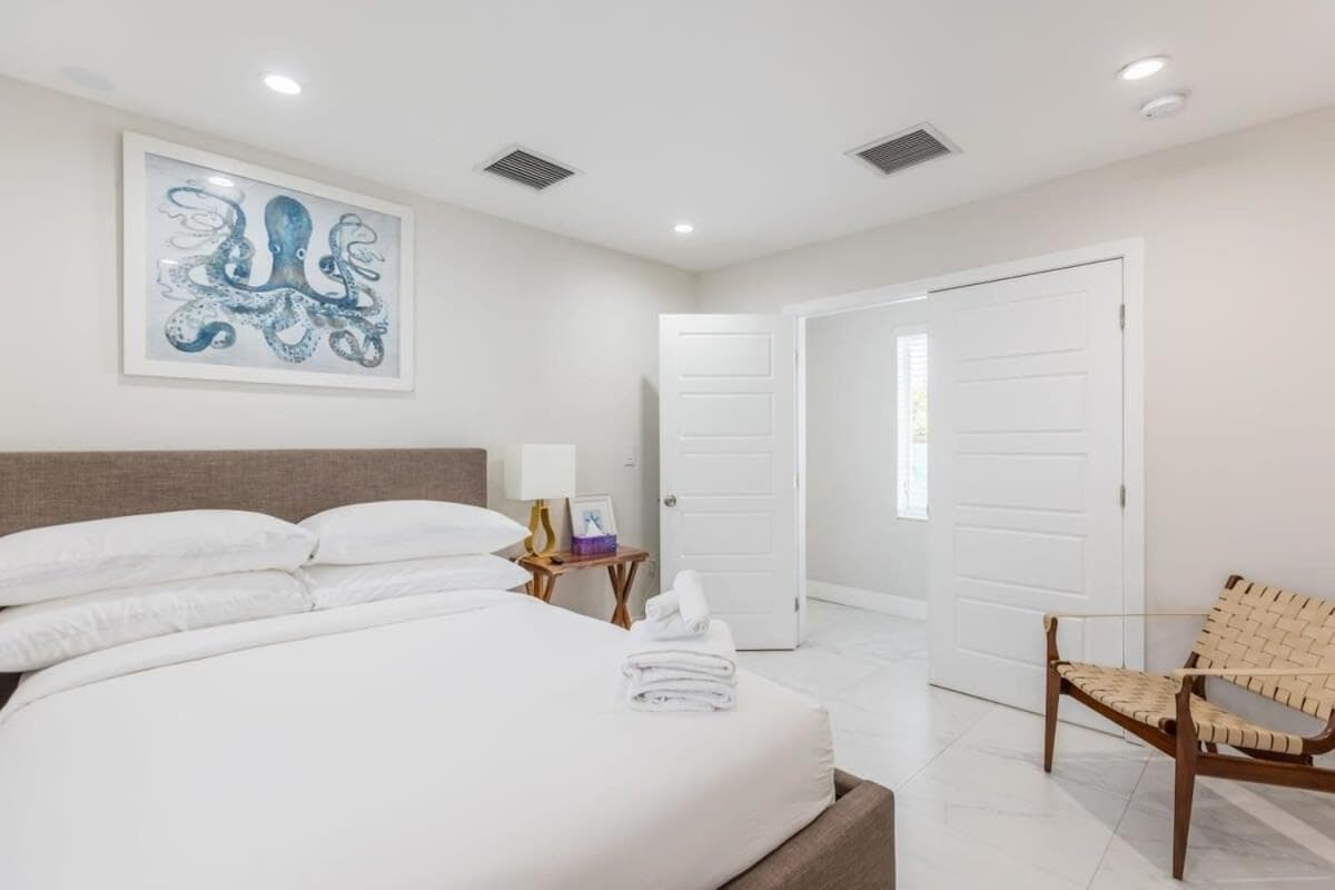 Olas Villa by RoveTravel Heated Pool & BBQ — 10