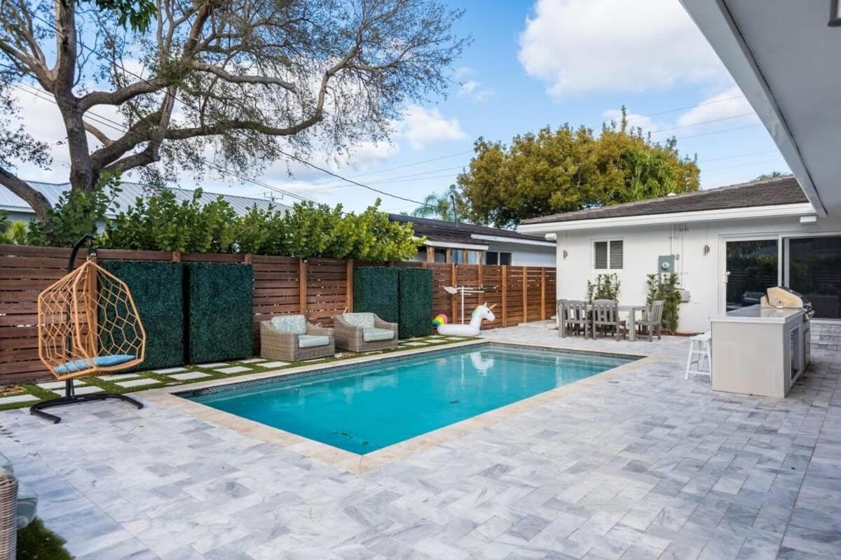 Olas Villa by RoveTravel Heated Pool & BBQ — 3
