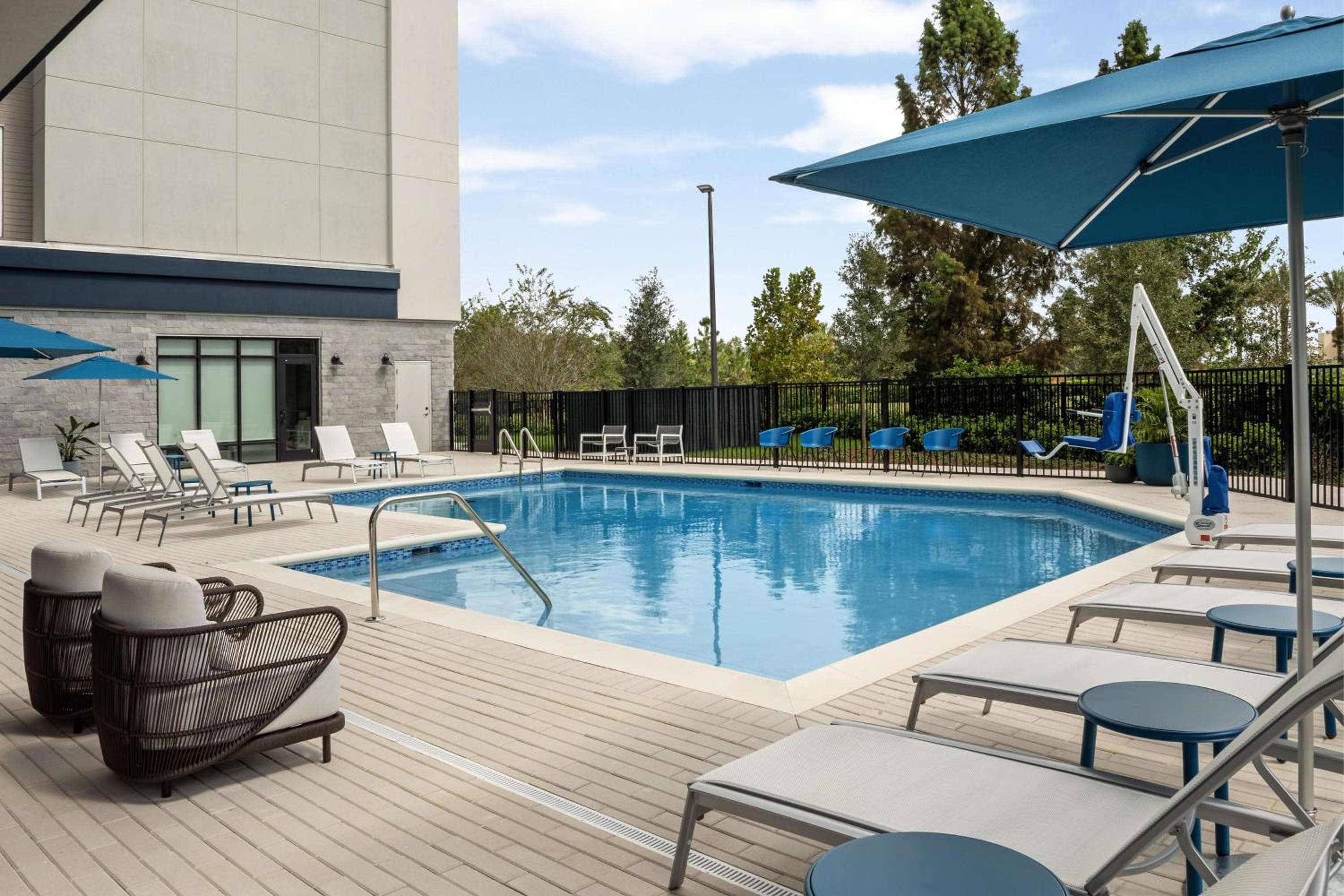 Hampton Inn Orlando Southeast Nona — 11