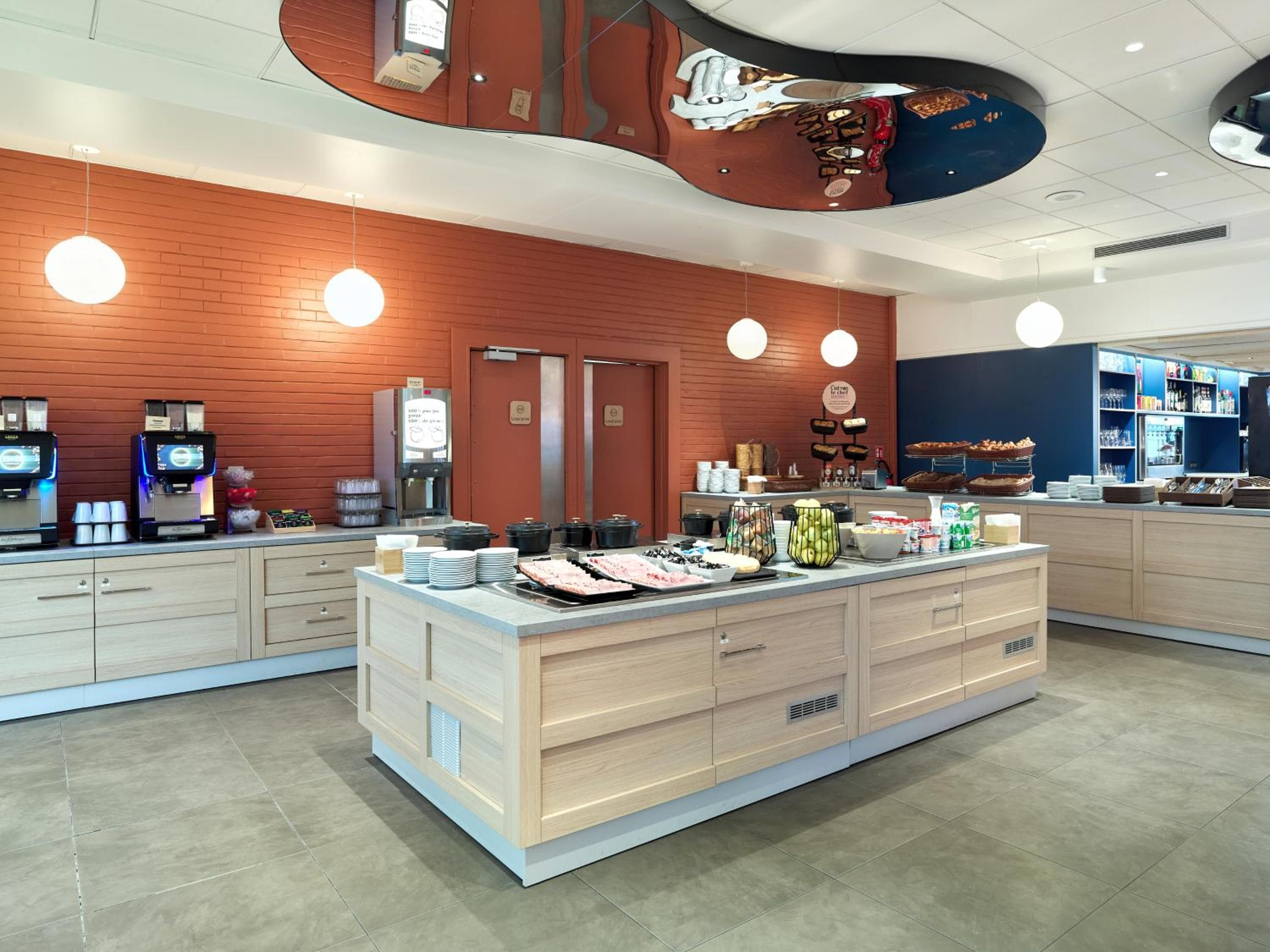 B&B HOTEL Paris 17 Batignolles hotel, 4 Boulevard Berthier, Paris, France — photo 14