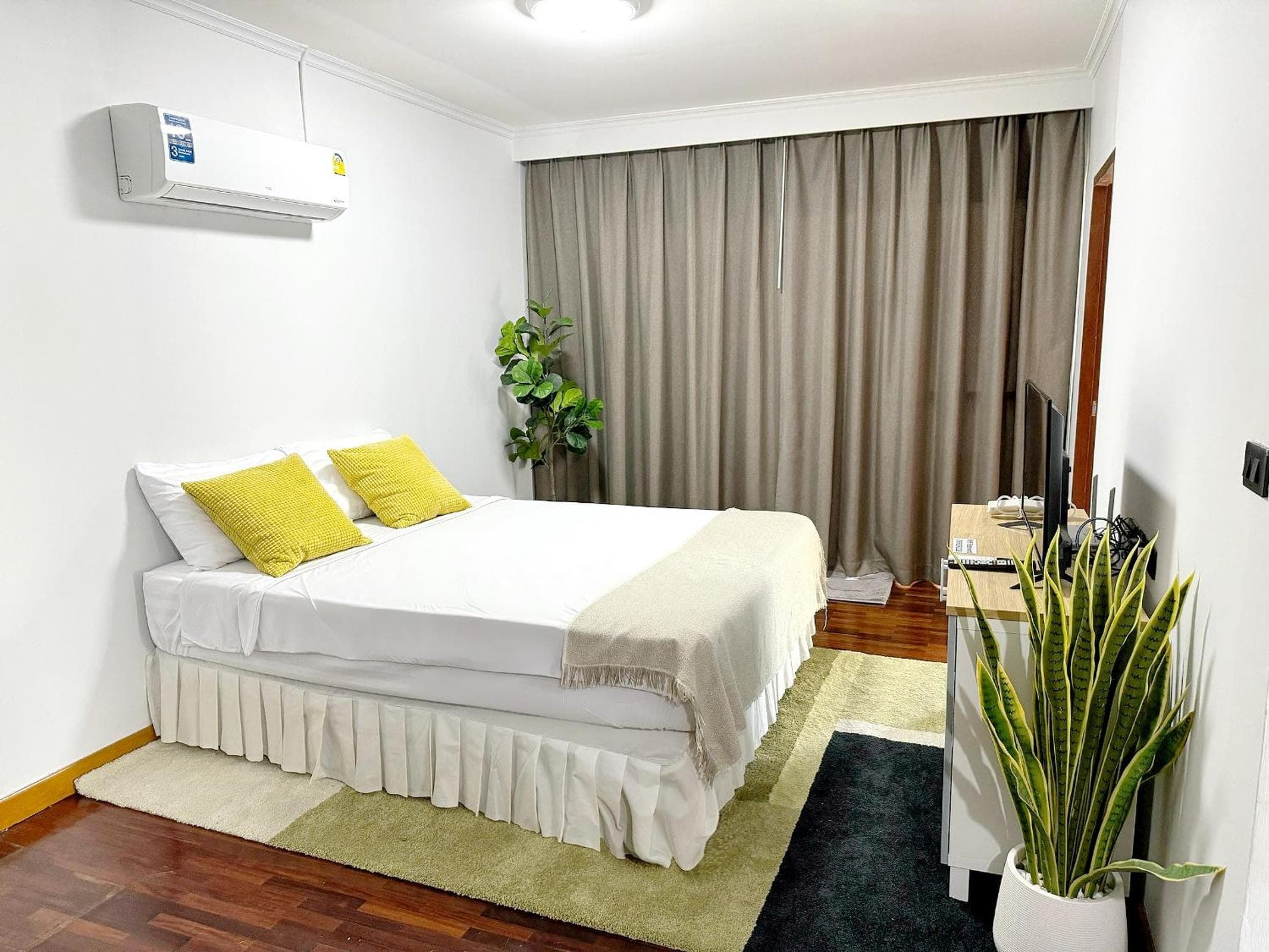 Center Bangkok Suite next to Platinum mall — 20