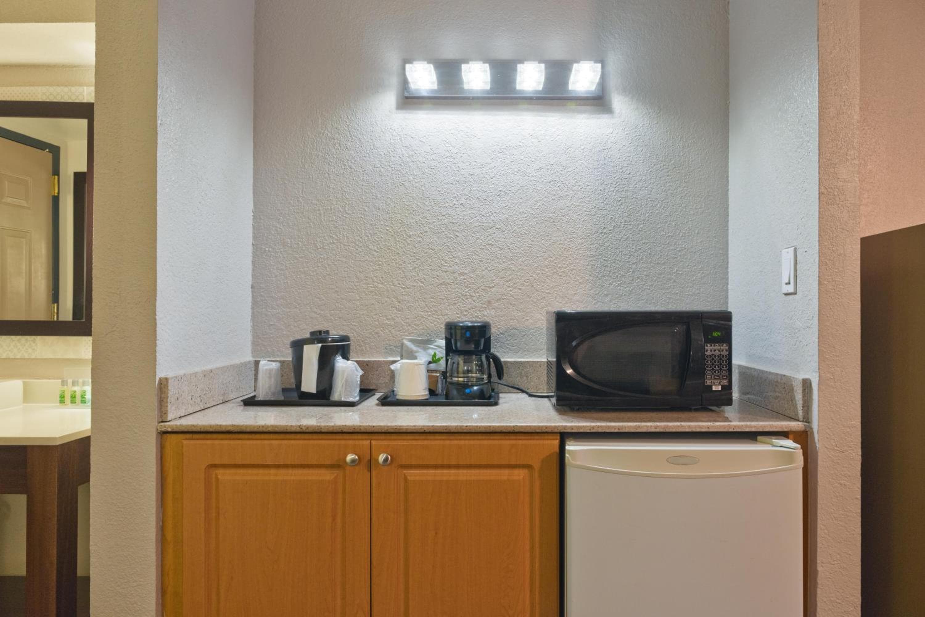 The Palms Inn & Suites Miami, Kendall, FL — 4