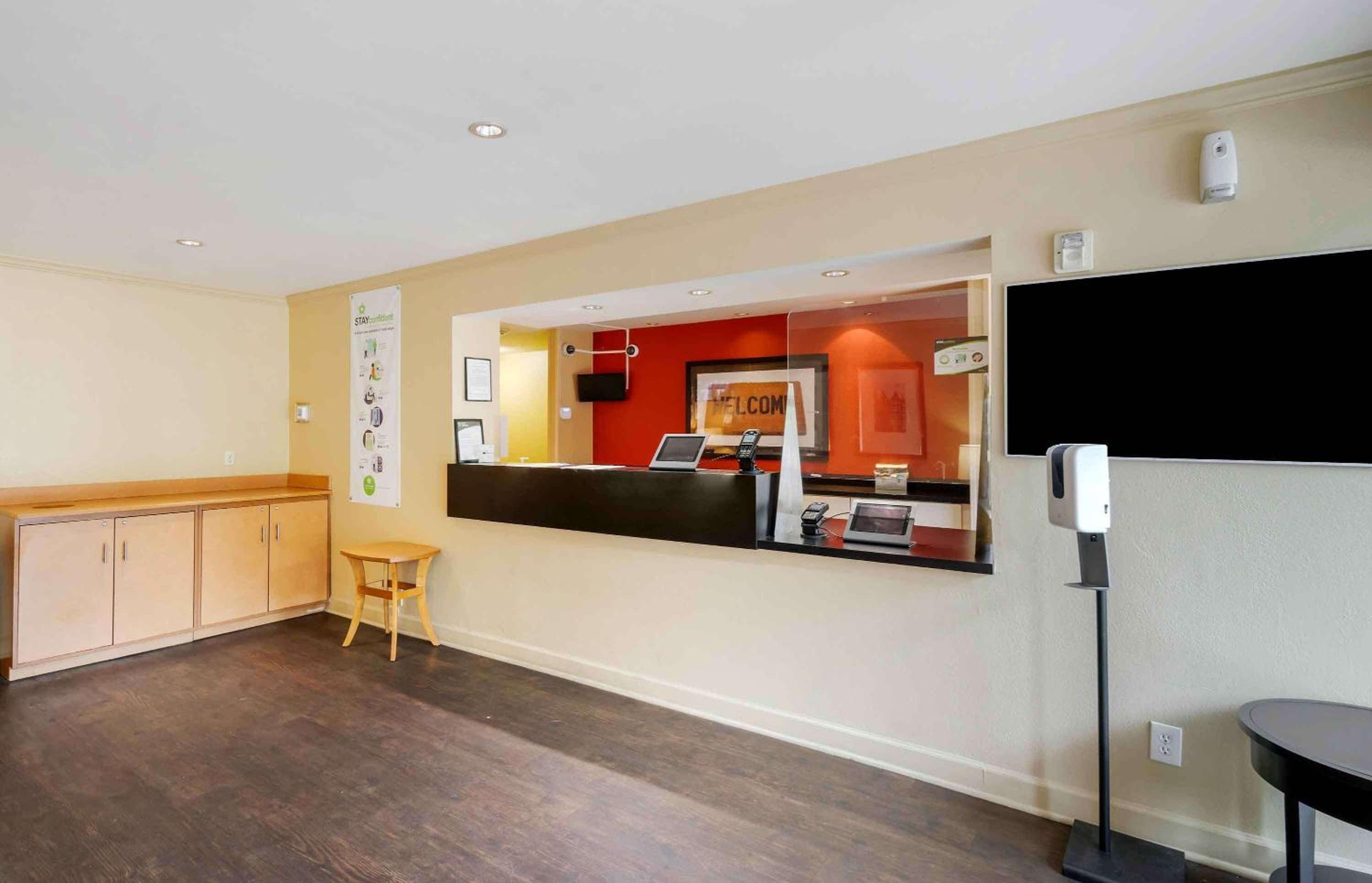 Extended Stay America Select Suites Tampa Airport Memorial Hwy — 5