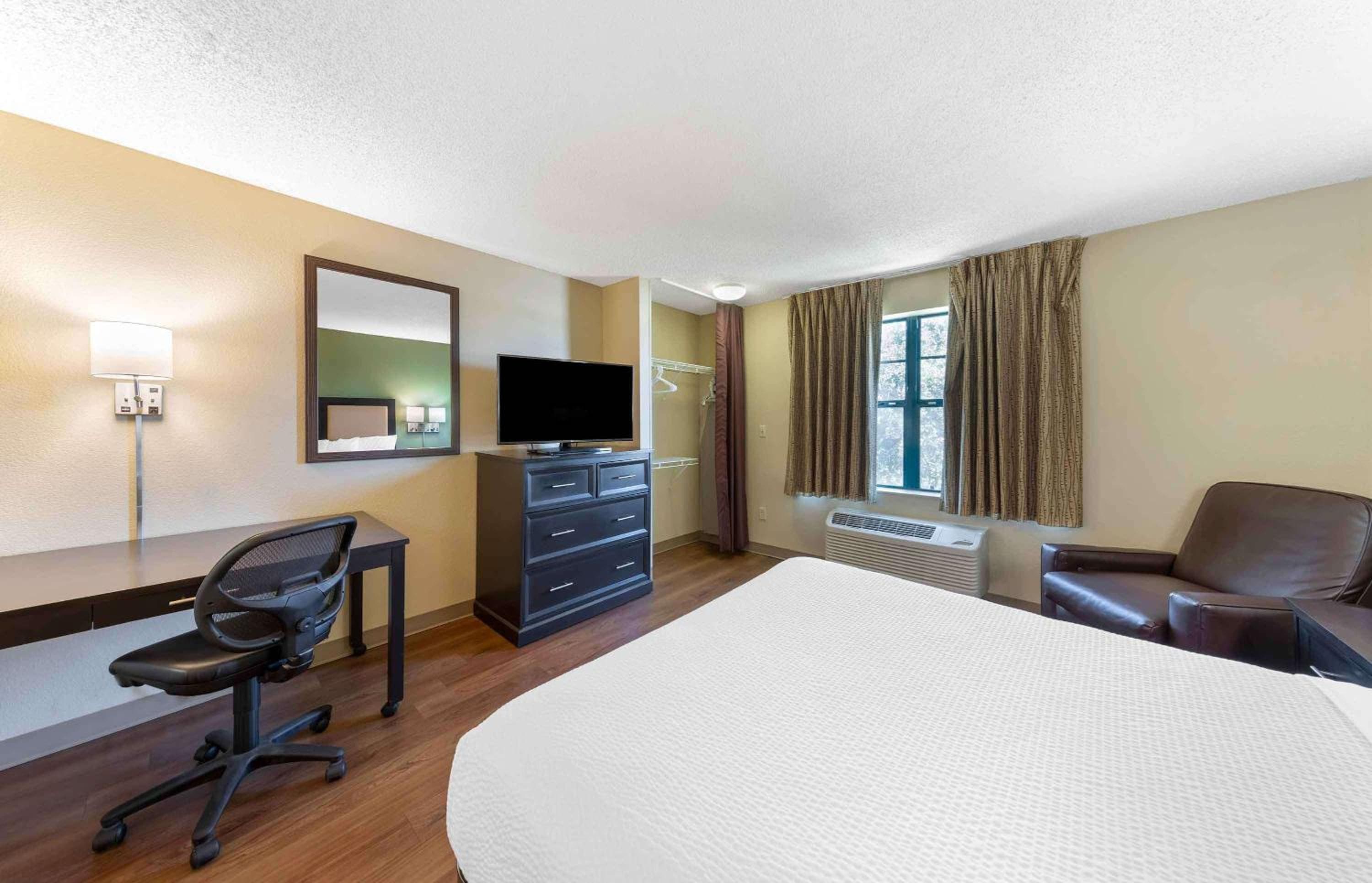 Extended Stay America Select Suites Tampa Airport Memorial Hwy — 7