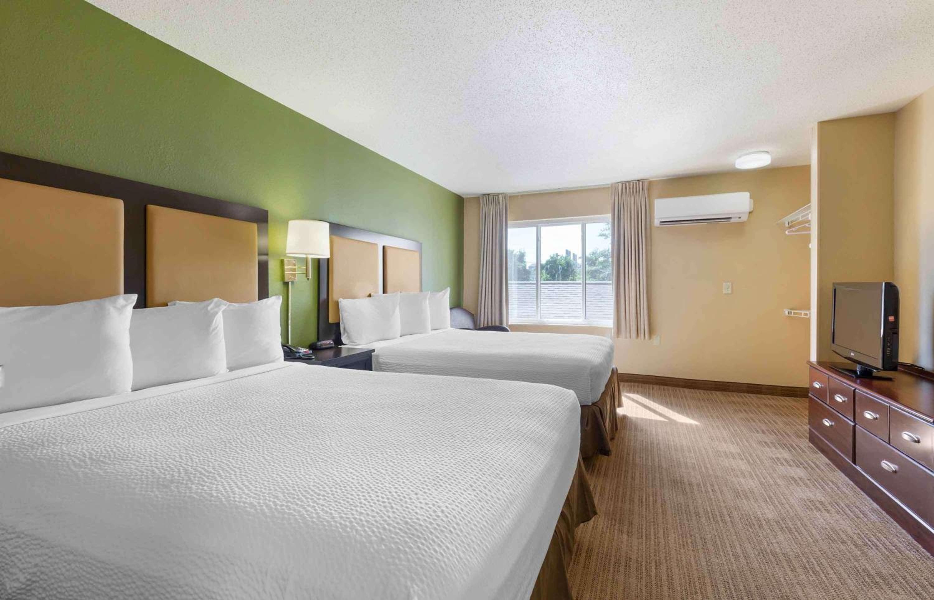 Extended Stay America Select Suites Tampa Airport Memorial Hwy — 12